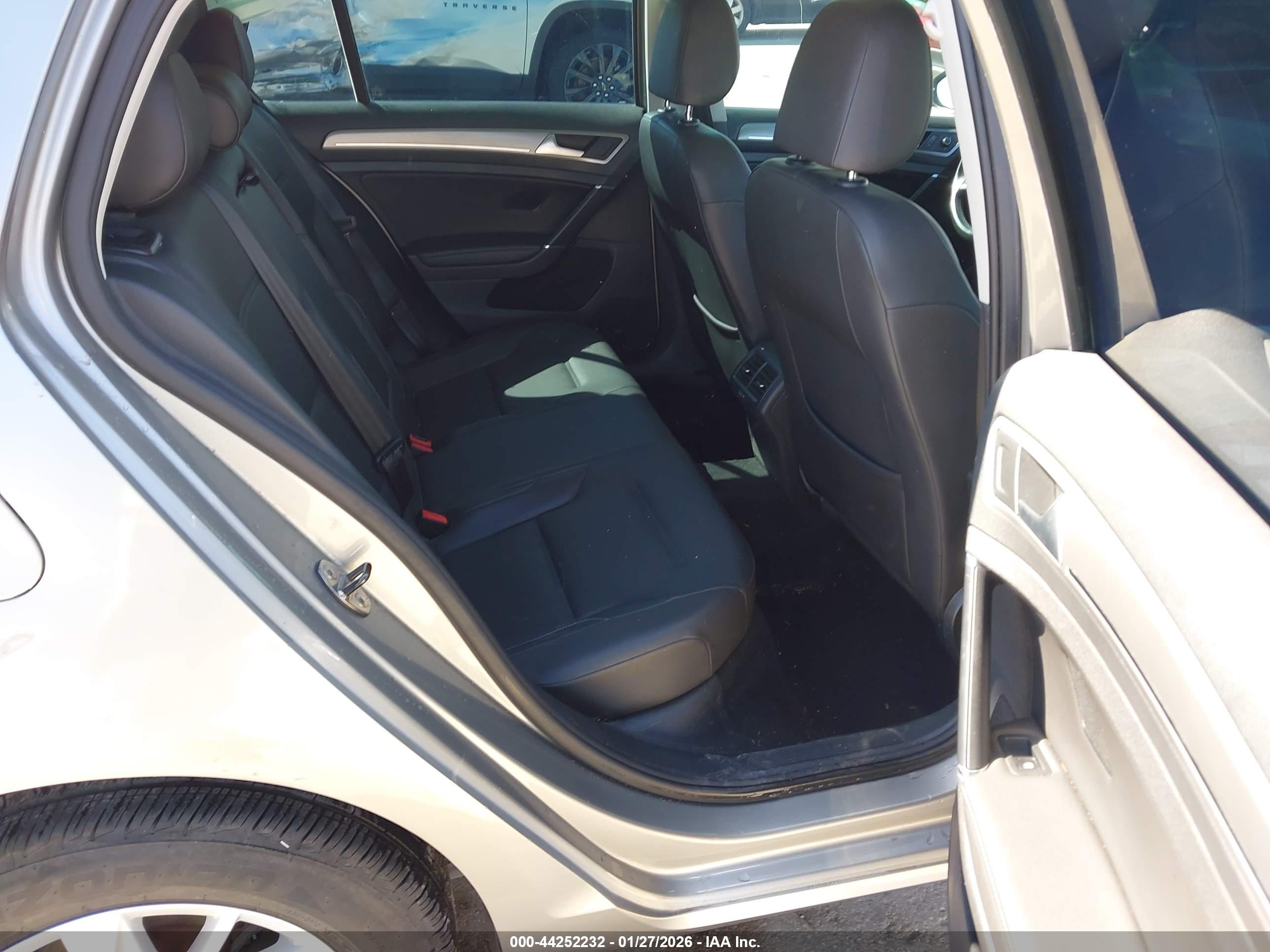 VOLKSWAGEN GOLF image 8
