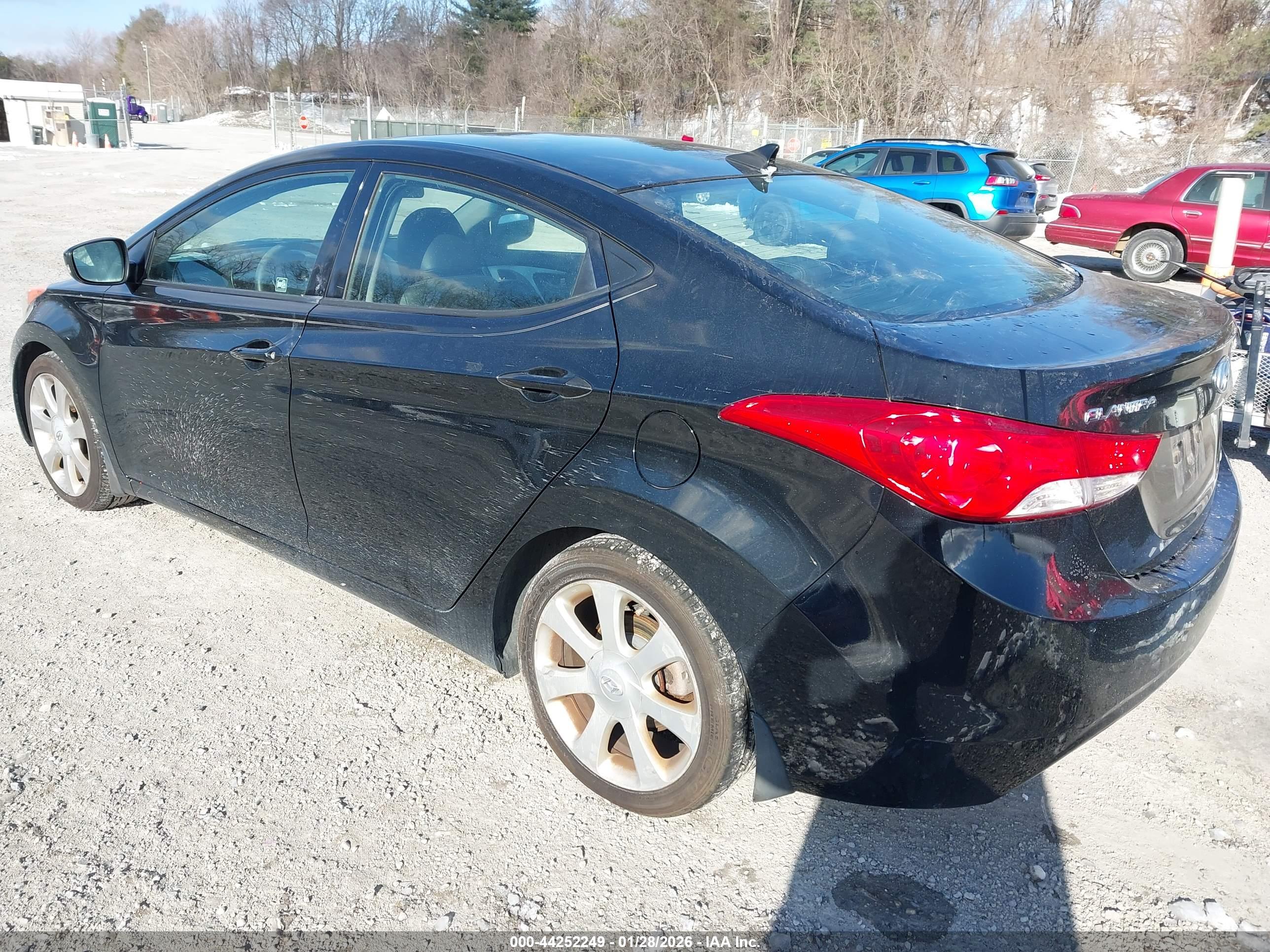 HYUNDAI ELANTRA image 3