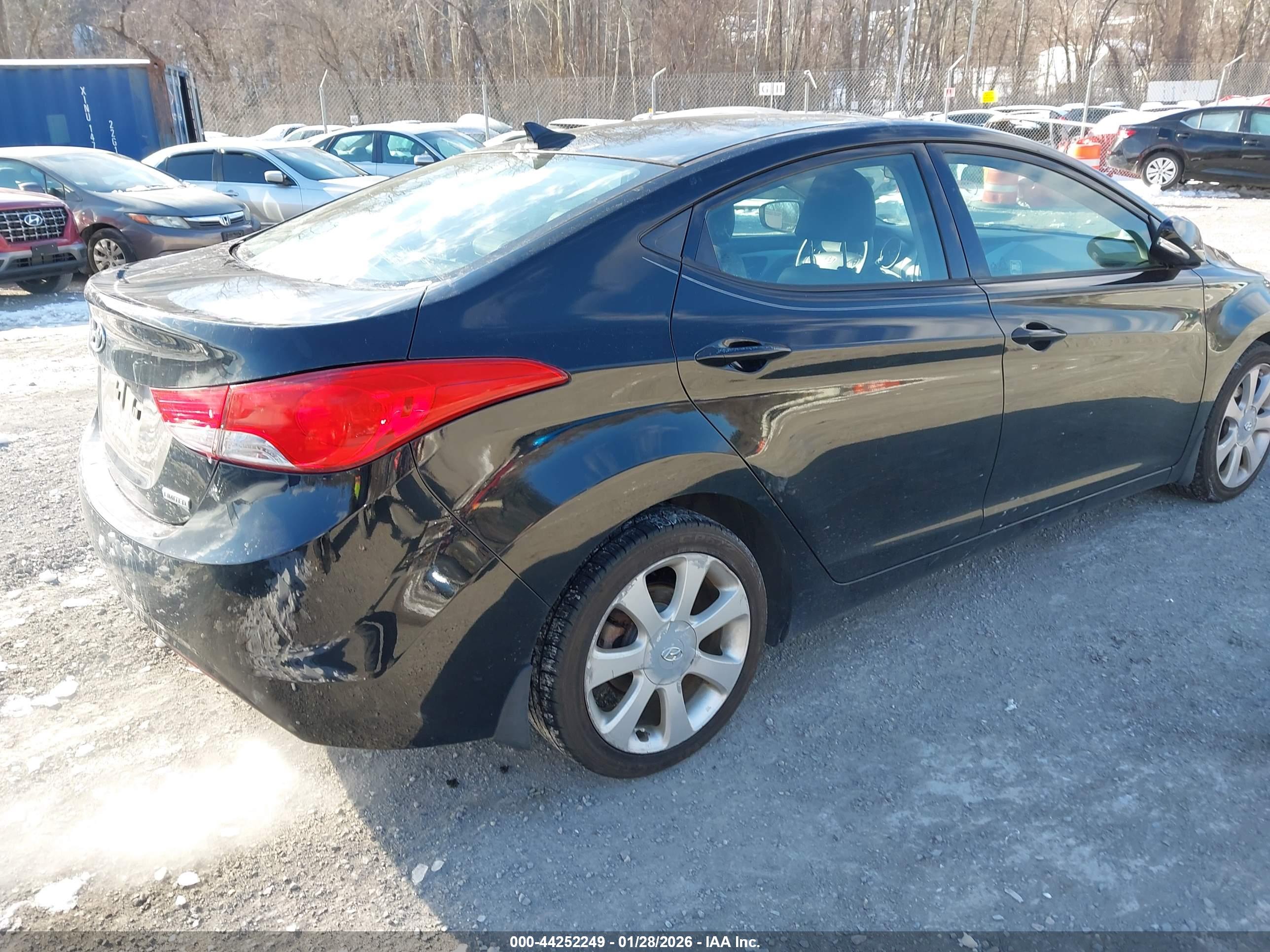 HYUNDAI ELANTRA image 4