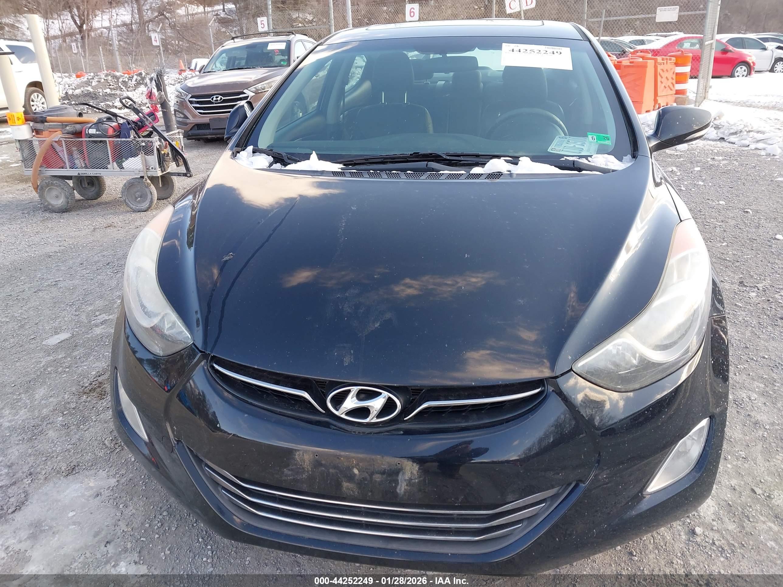 HYUNDAI ELANTRA image 6