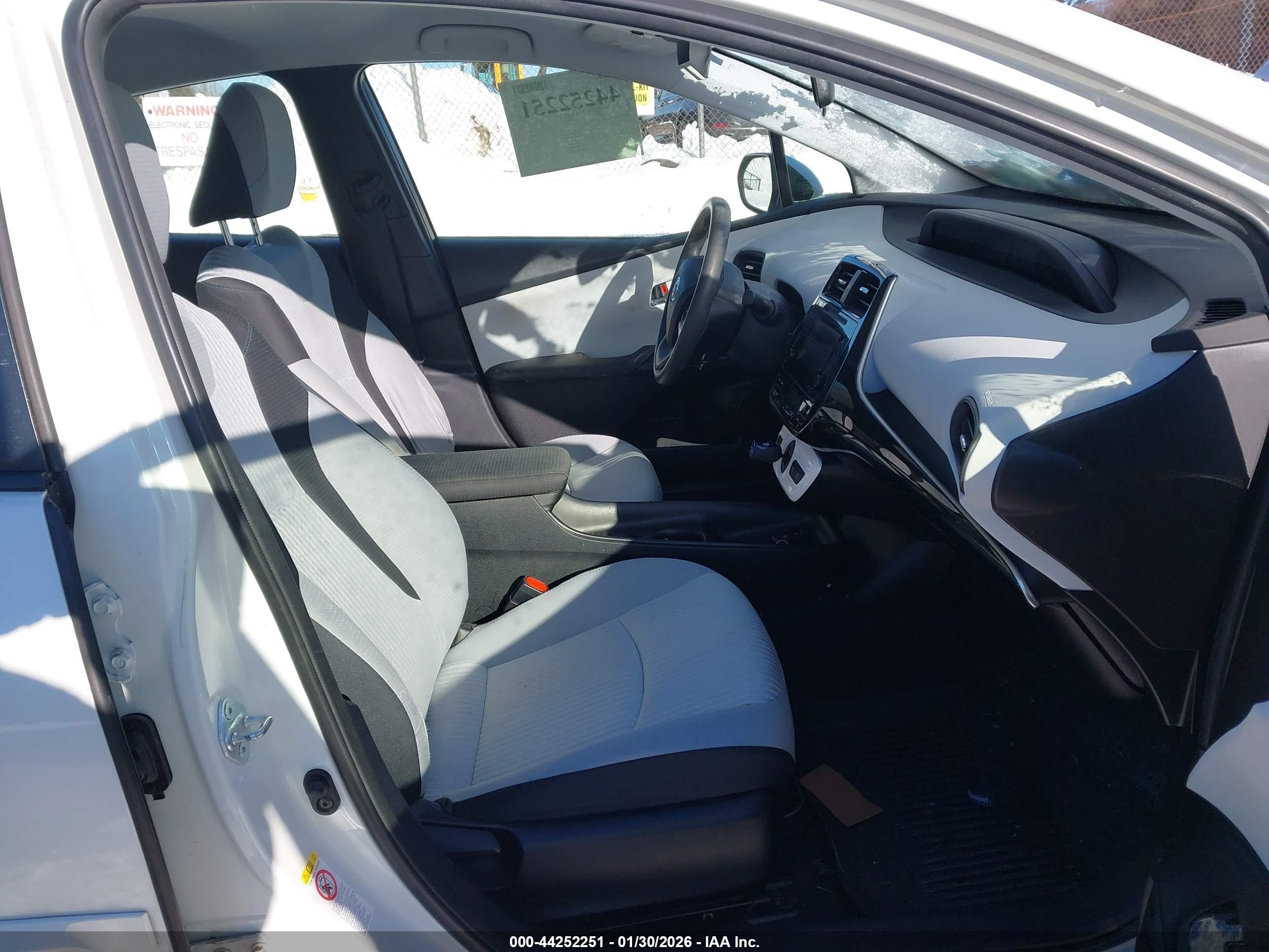 TOYOTA PRIUS image 5