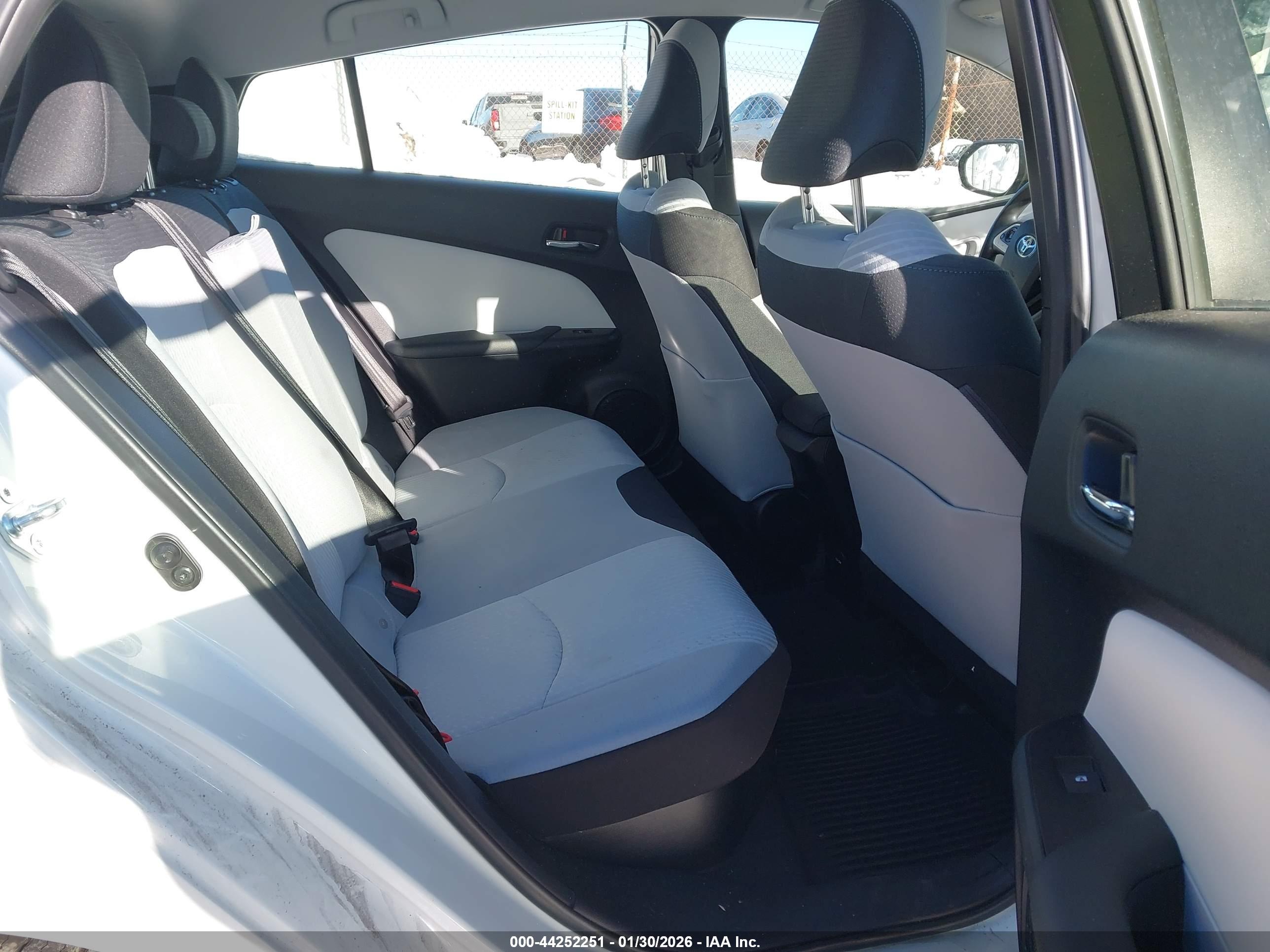 TOYOTA PRIUS image 8