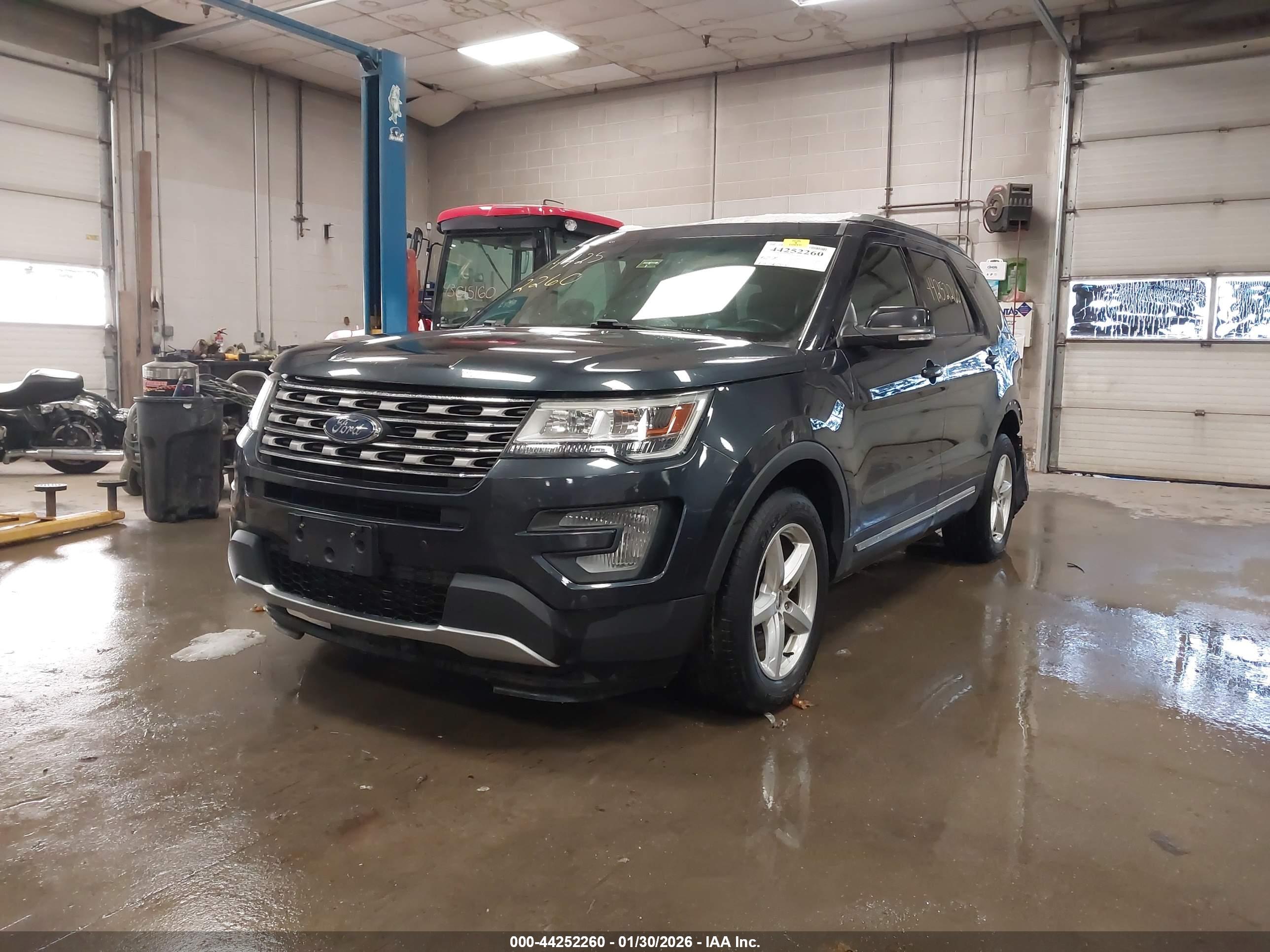 FORD EXPLORER image 2