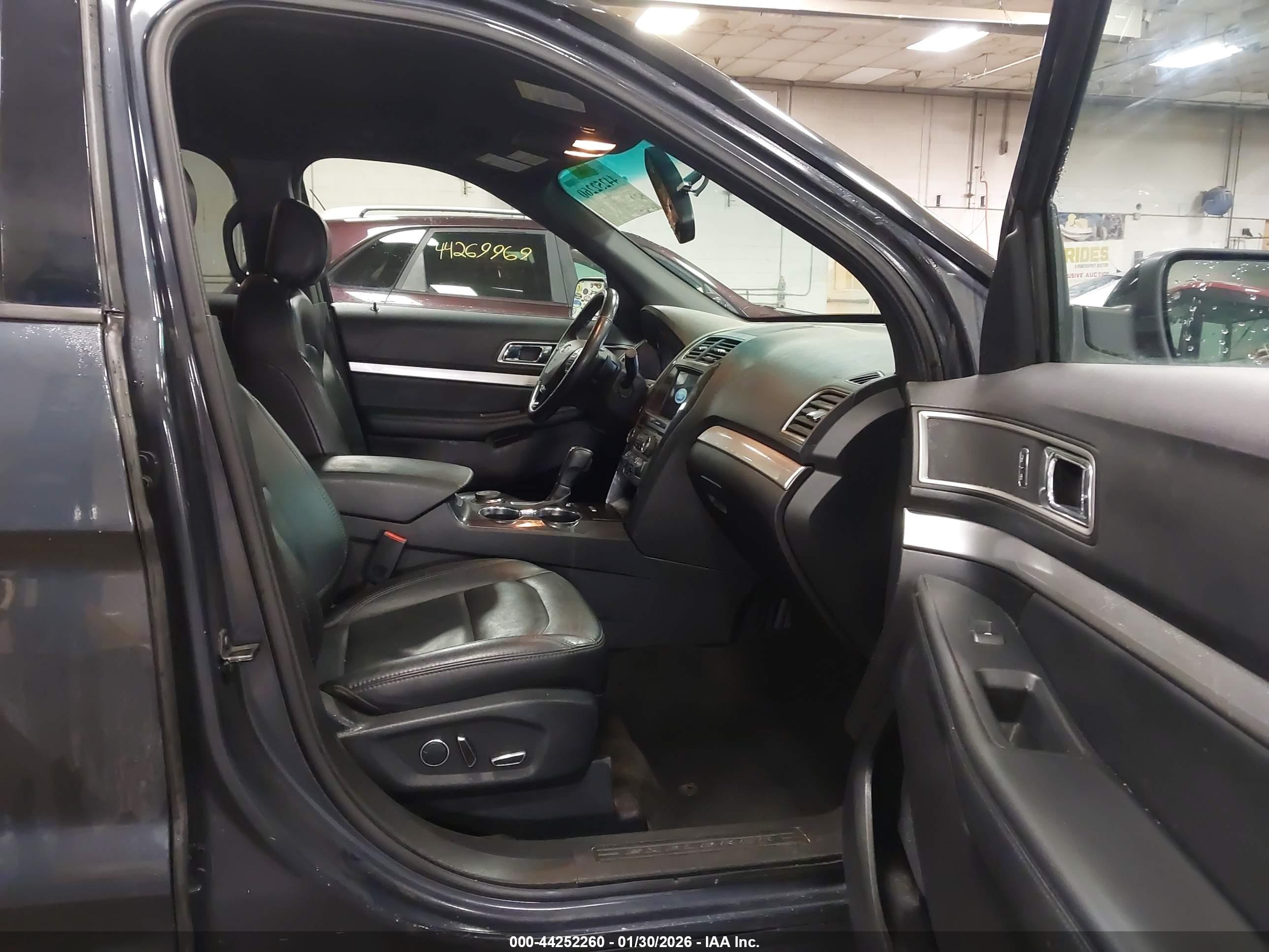 FORD EXPLORER image 5