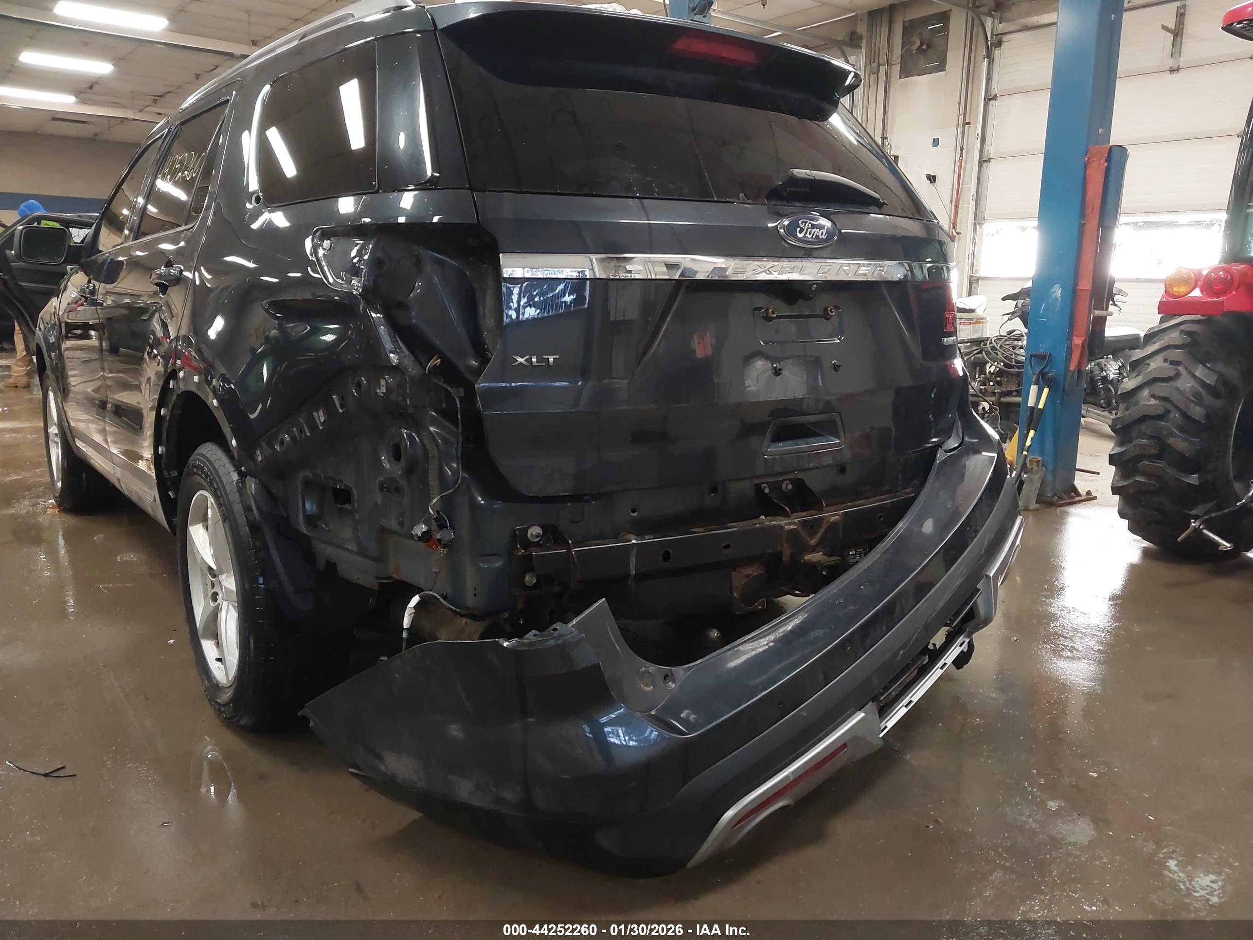 FORD EXPLORER image 6