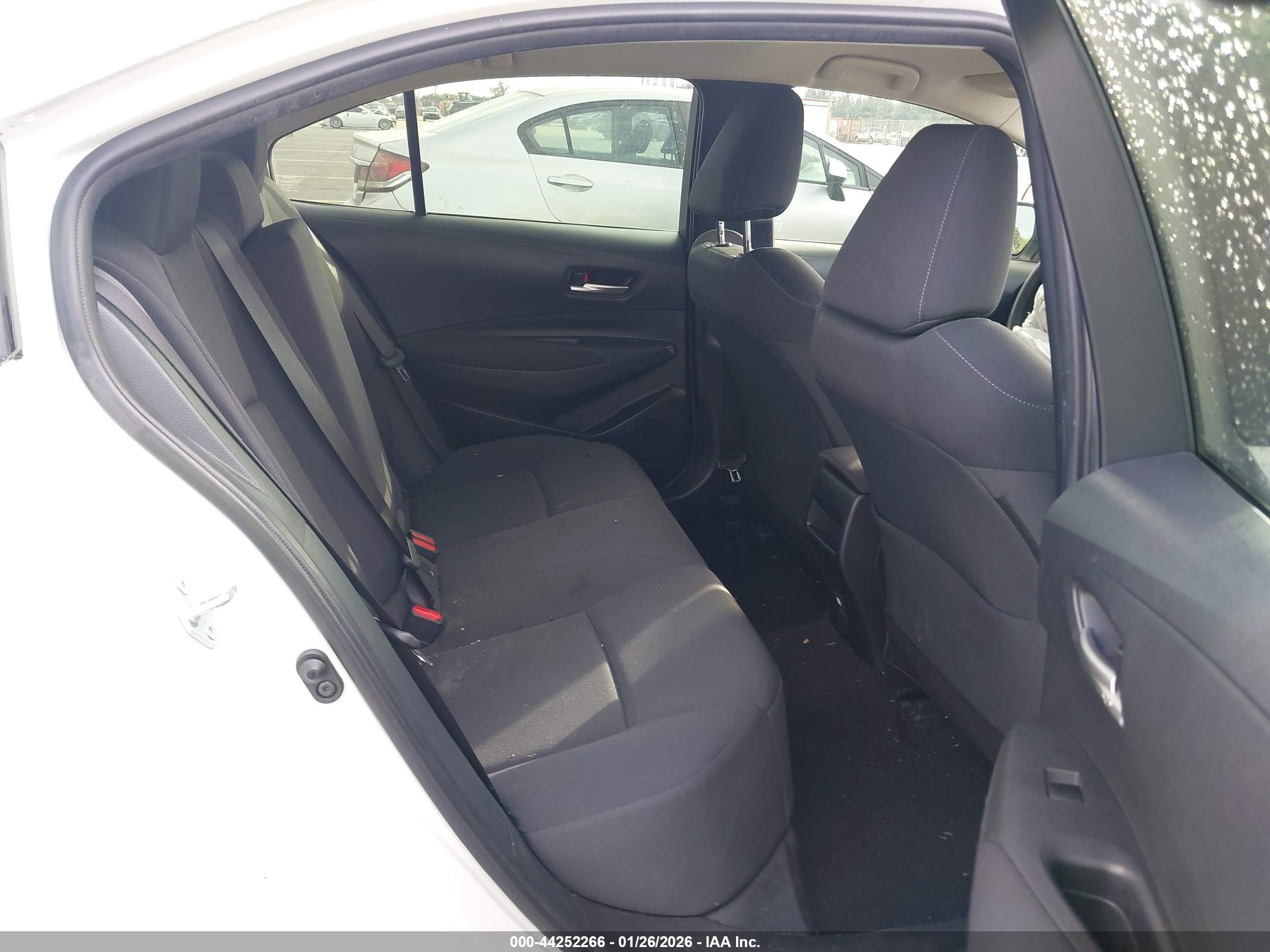 TOYOTA COROLLA image 8