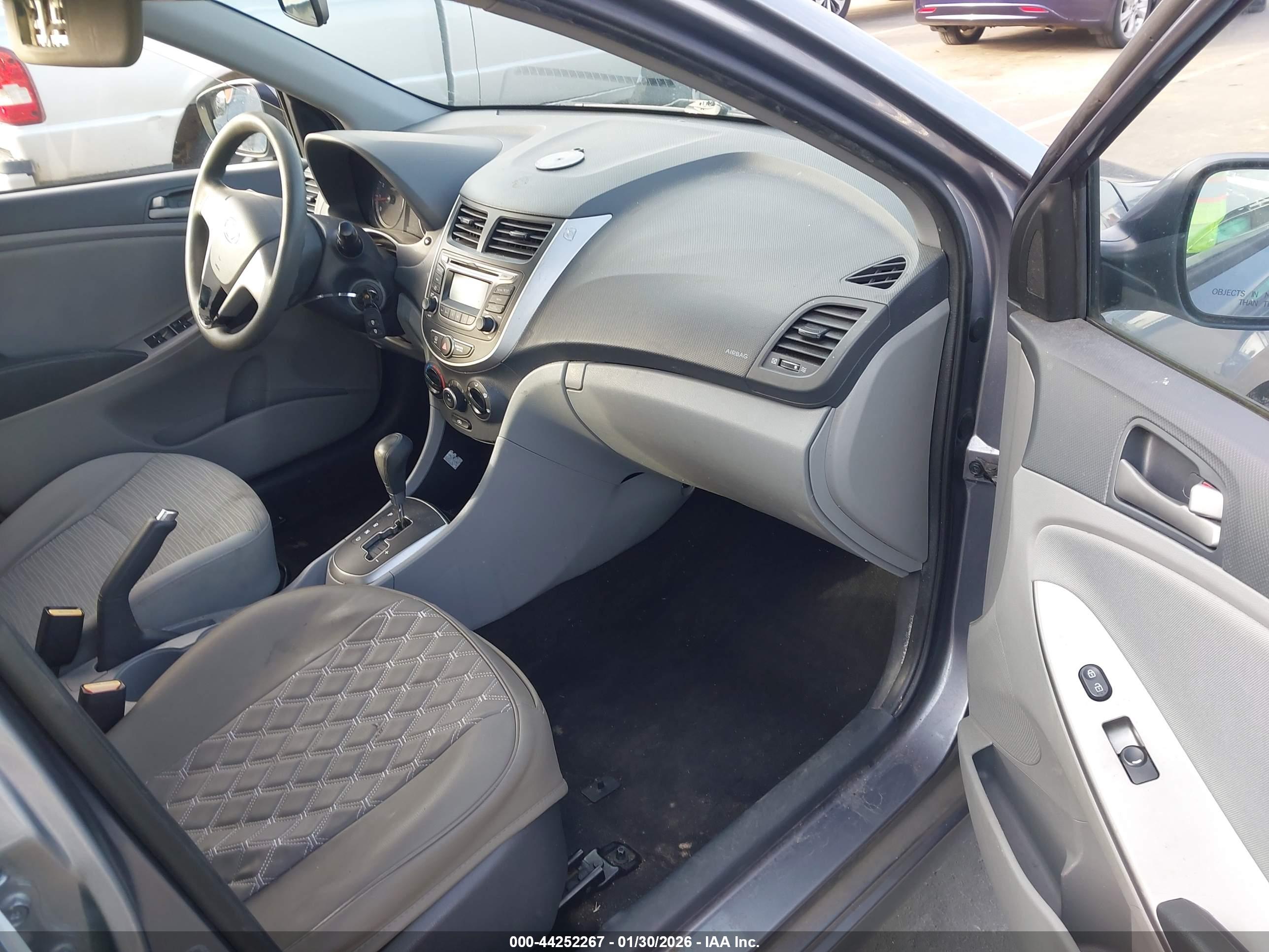HYUNDAI ACCENT image 5
