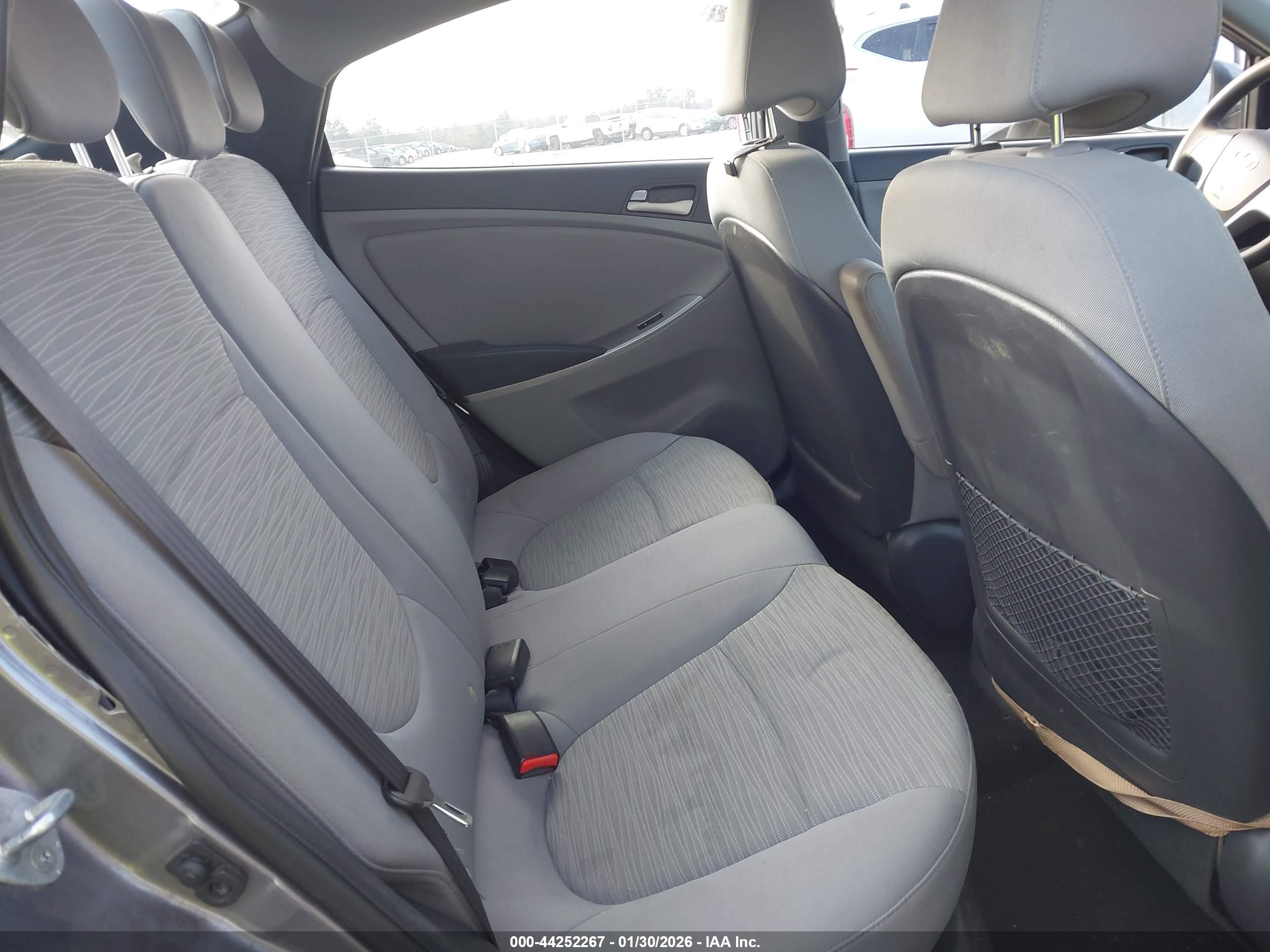 HYUNDAI ACCENT image 8