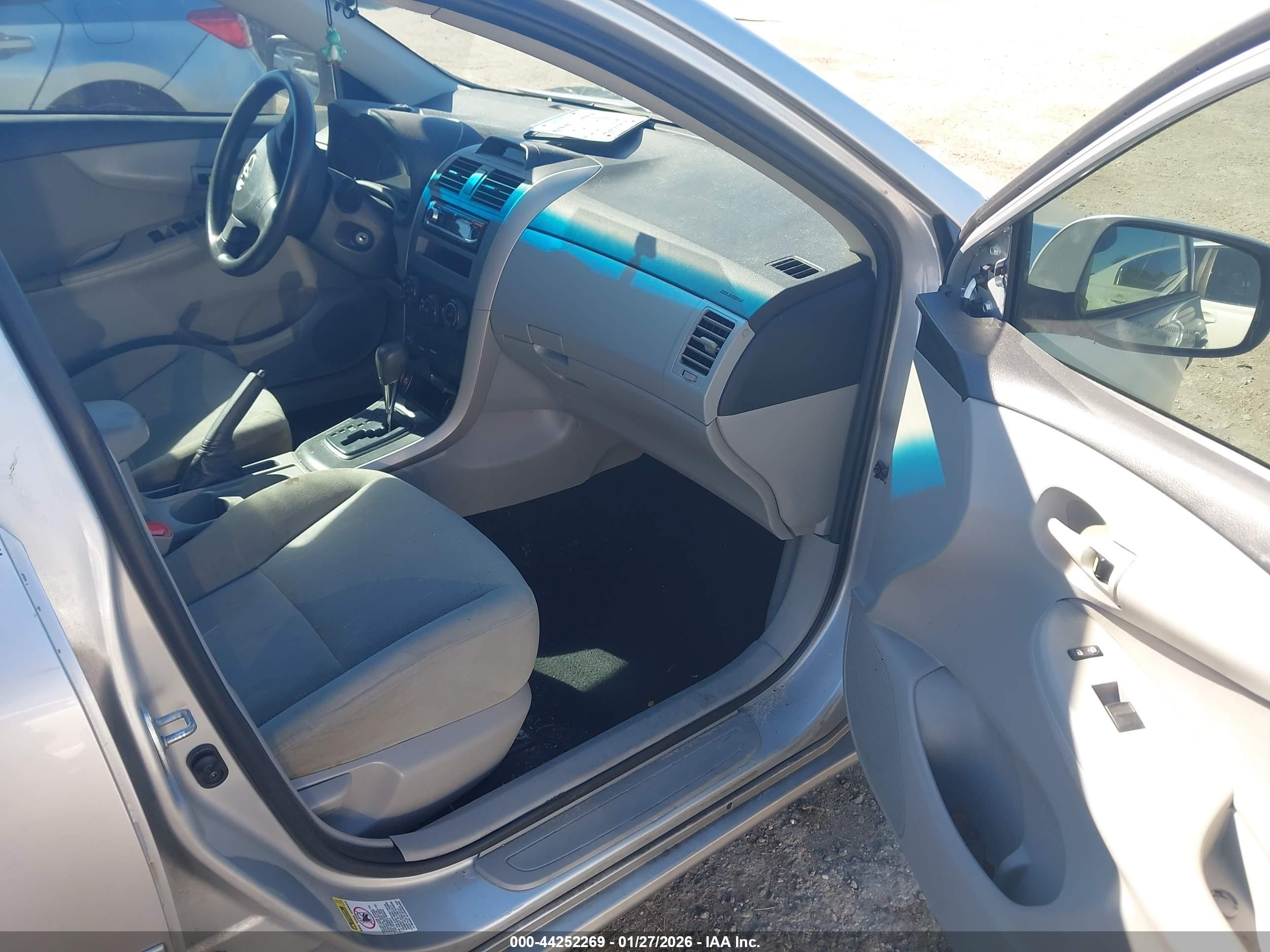 TOYOTA COROLLA image 5