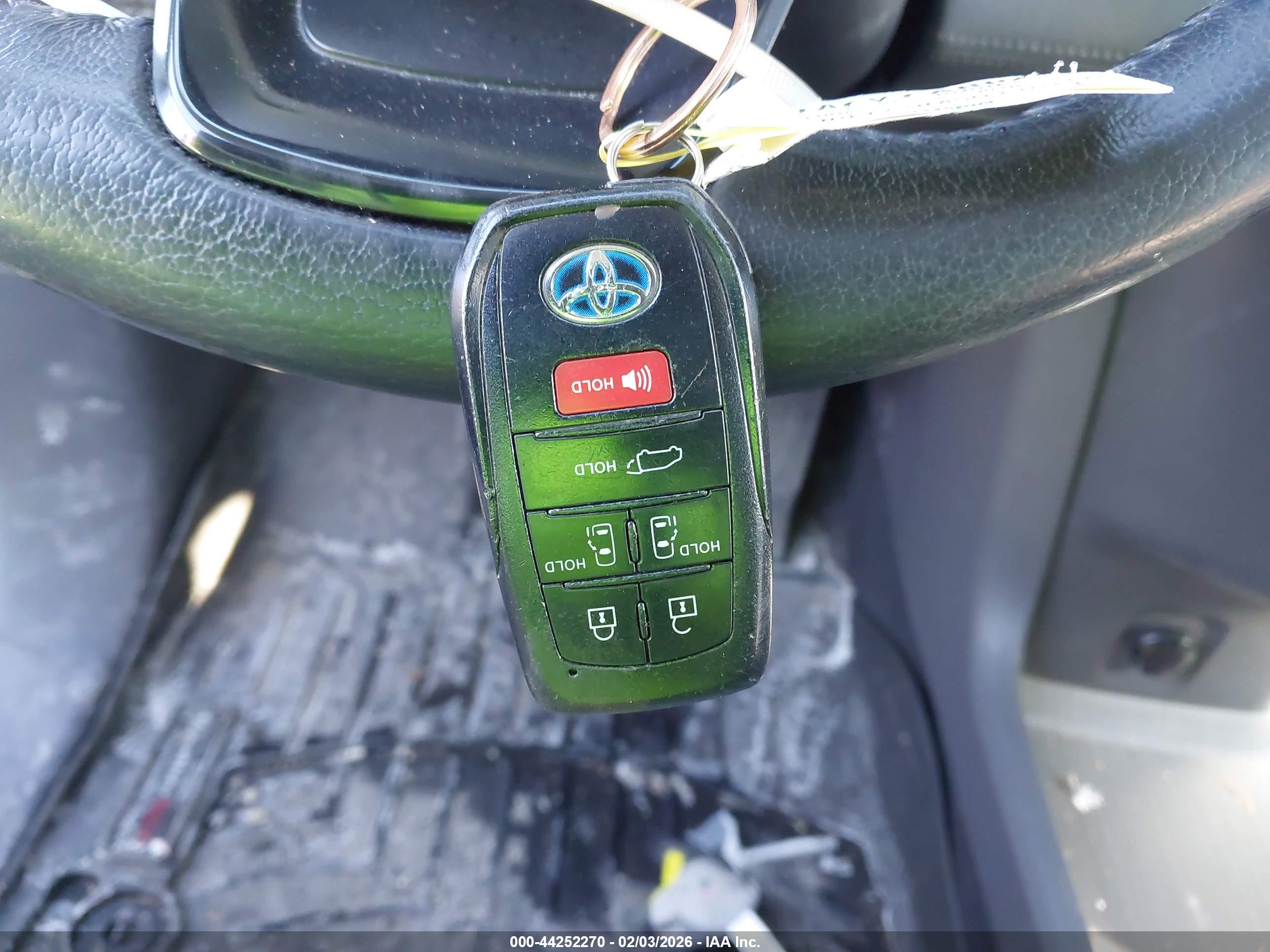 TOYOTA SIENNA image 11