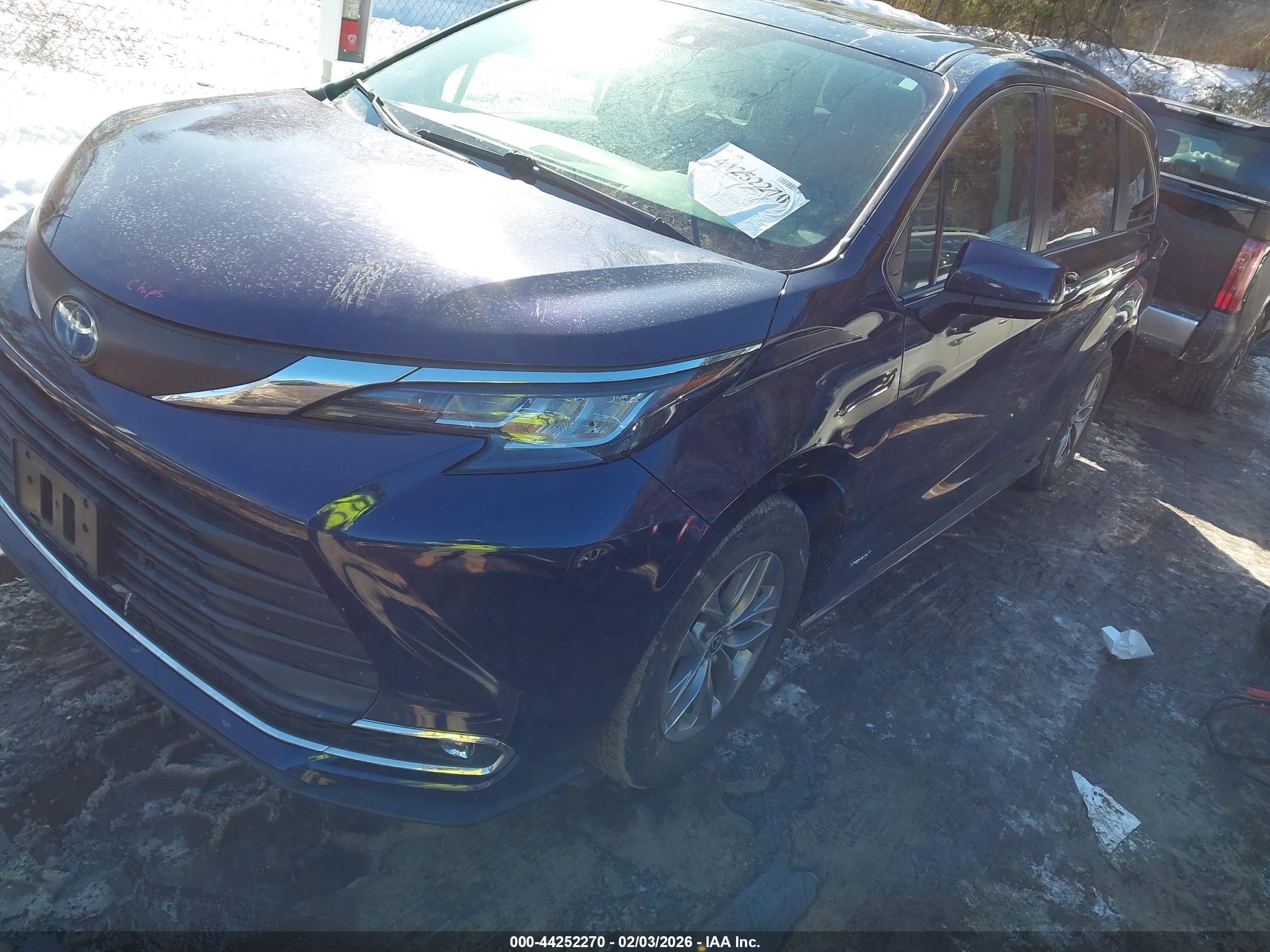 TOYOTA SIENNA image 2