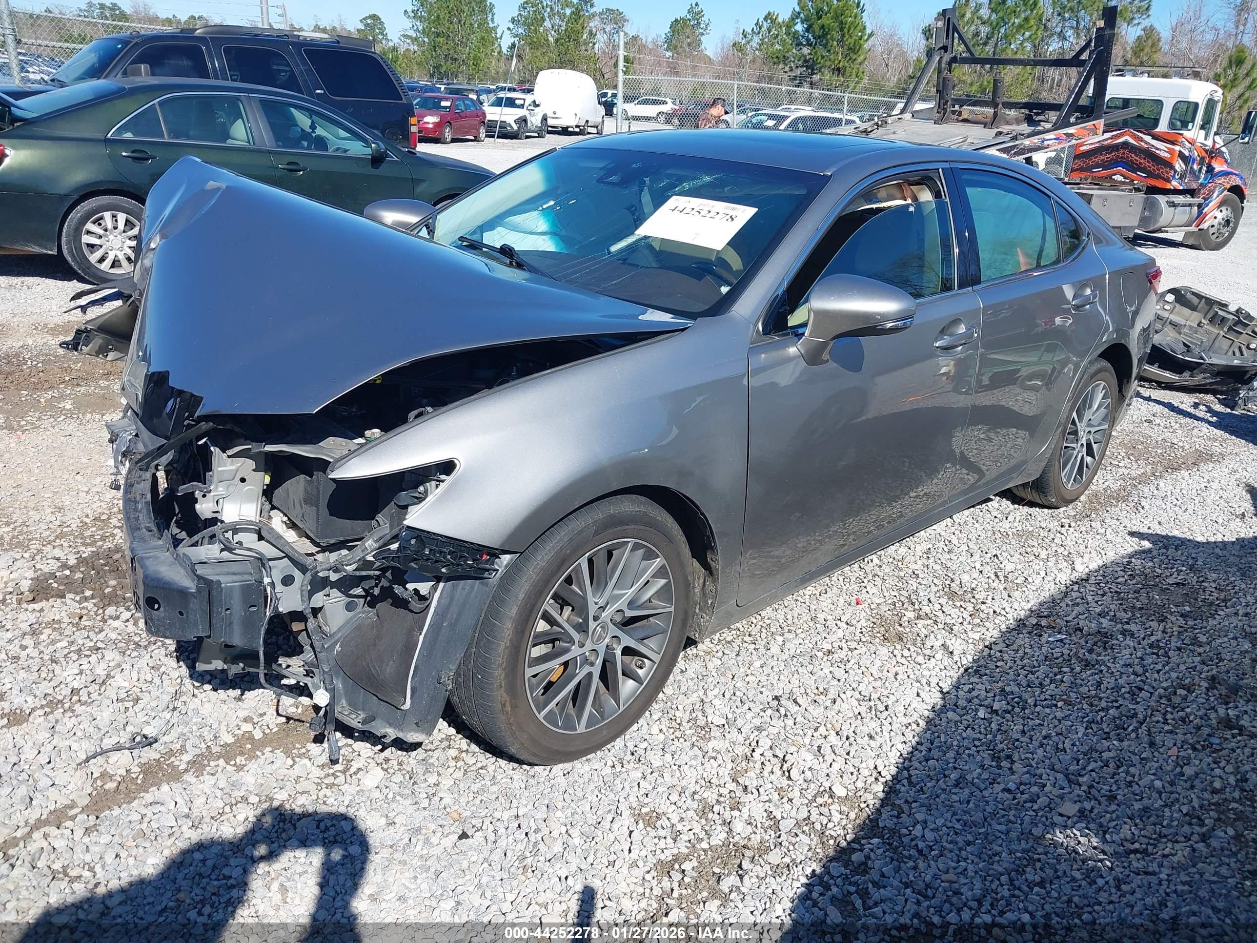 LEXUS ES image 2