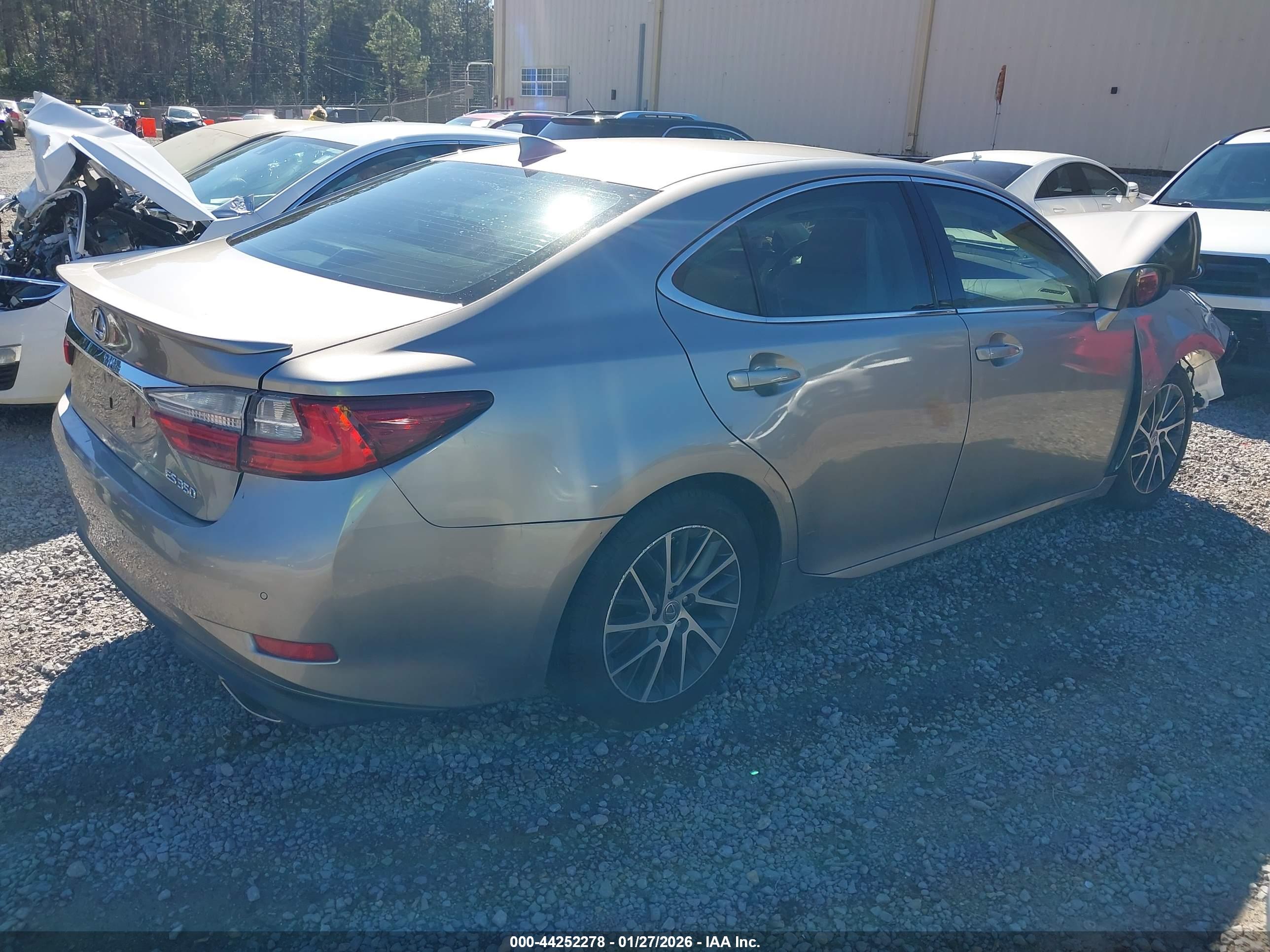 LEXUS ES image 4