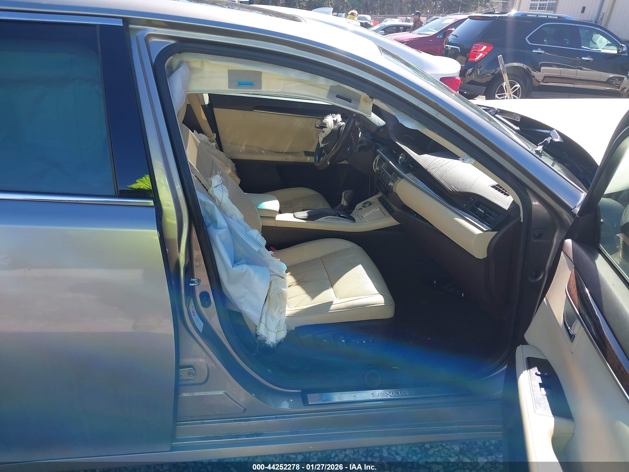 LEXUS ES image 5