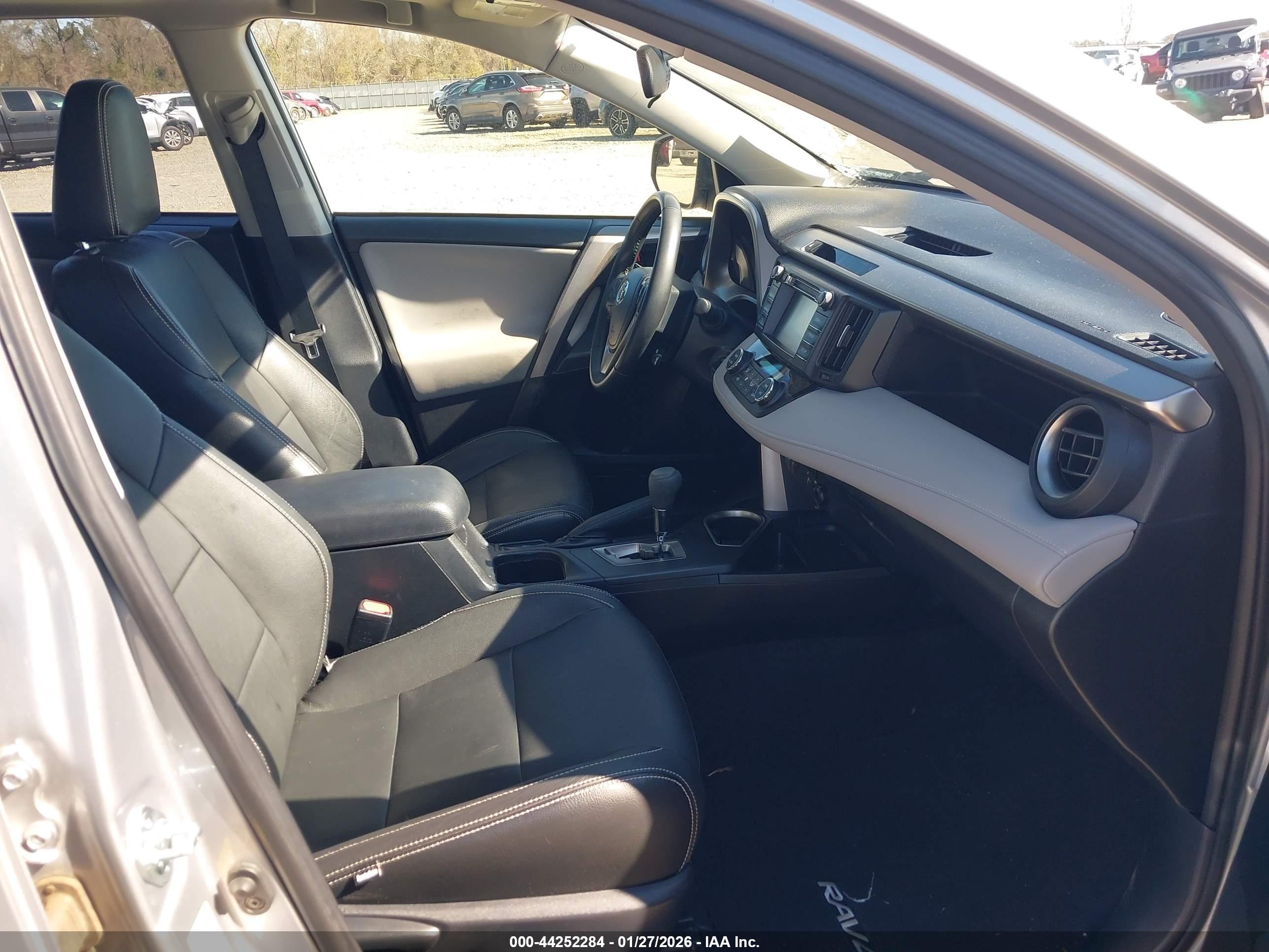 TOYOTA RAV4 image 5
