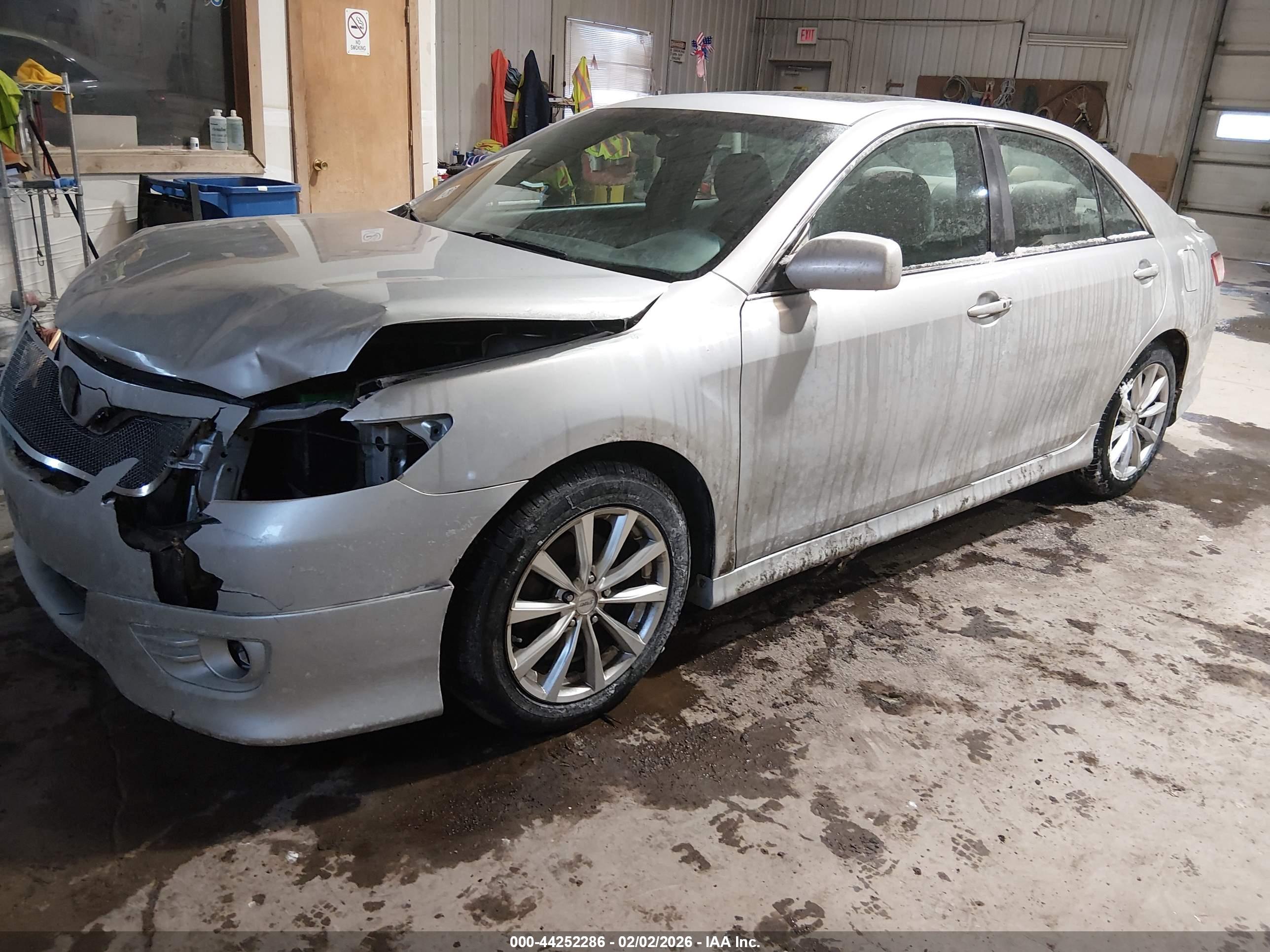 TOYOTA CAMRY image 2