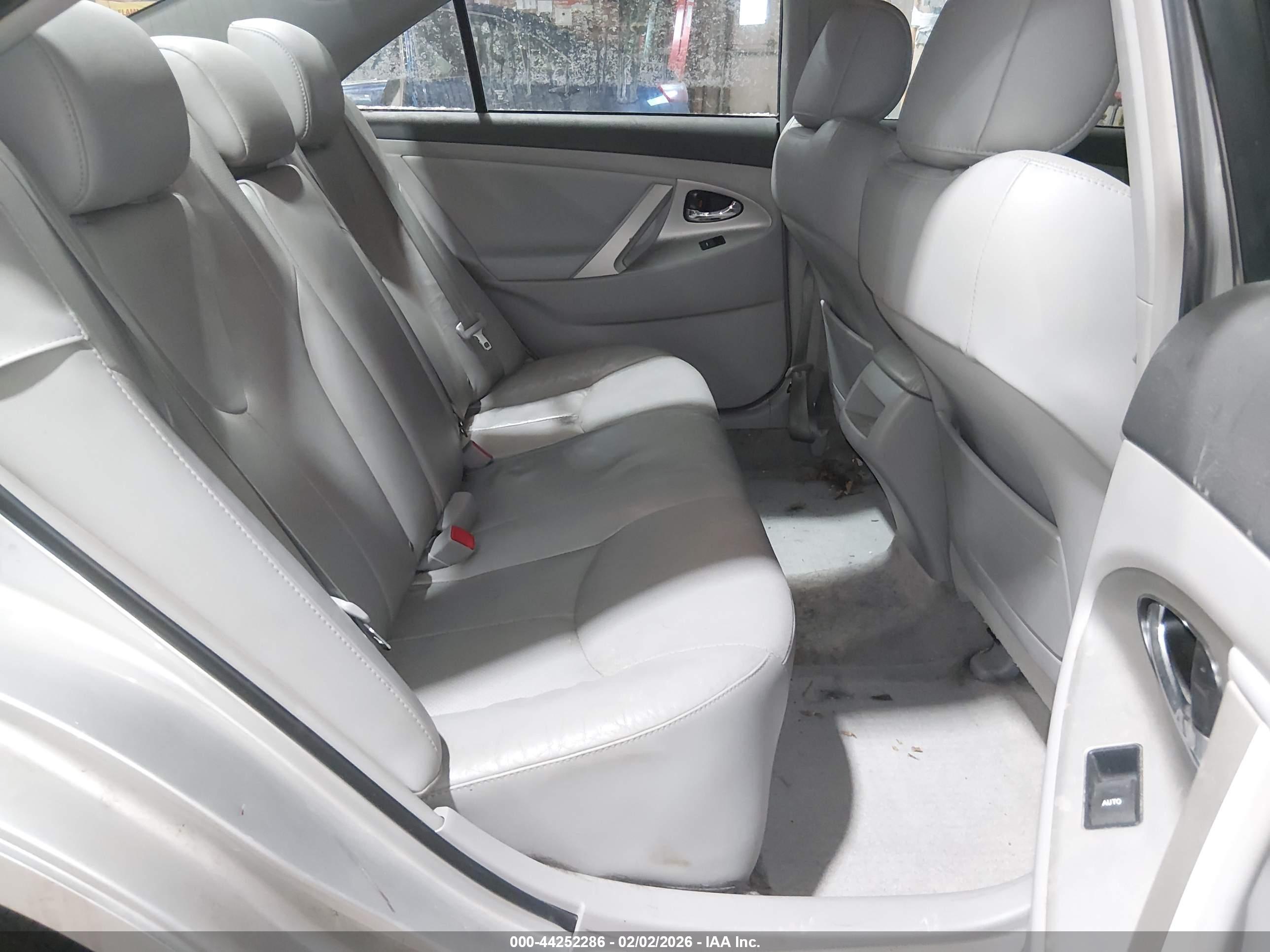 TOYOTA CAMRY image 8