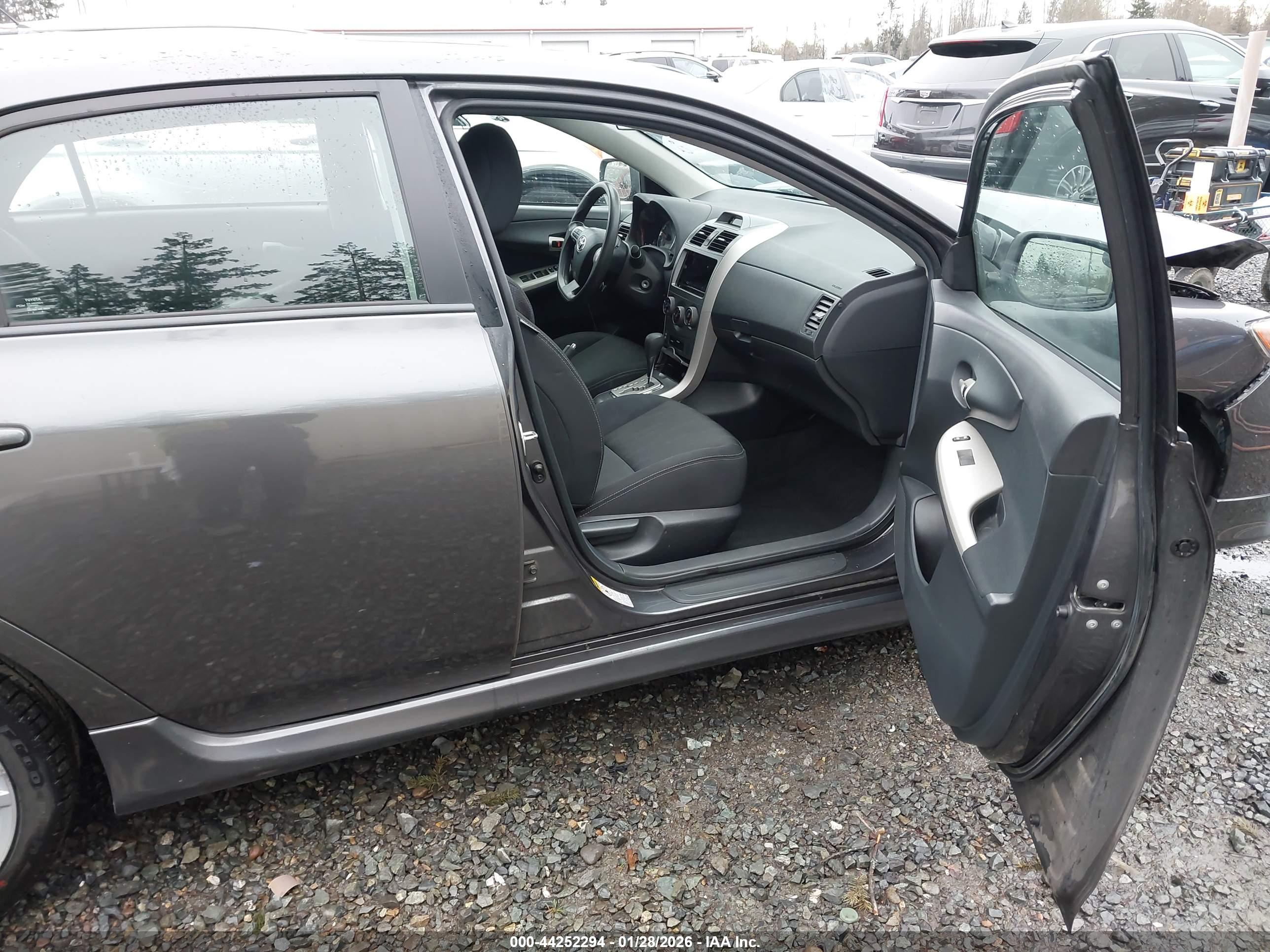 TOYOTA COROLLA image 5