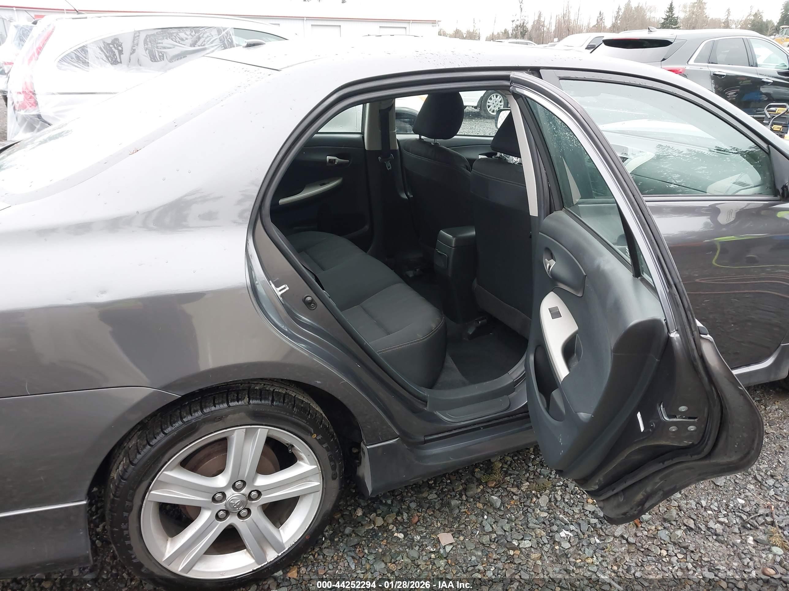 TOYOTA COROLLA image 8