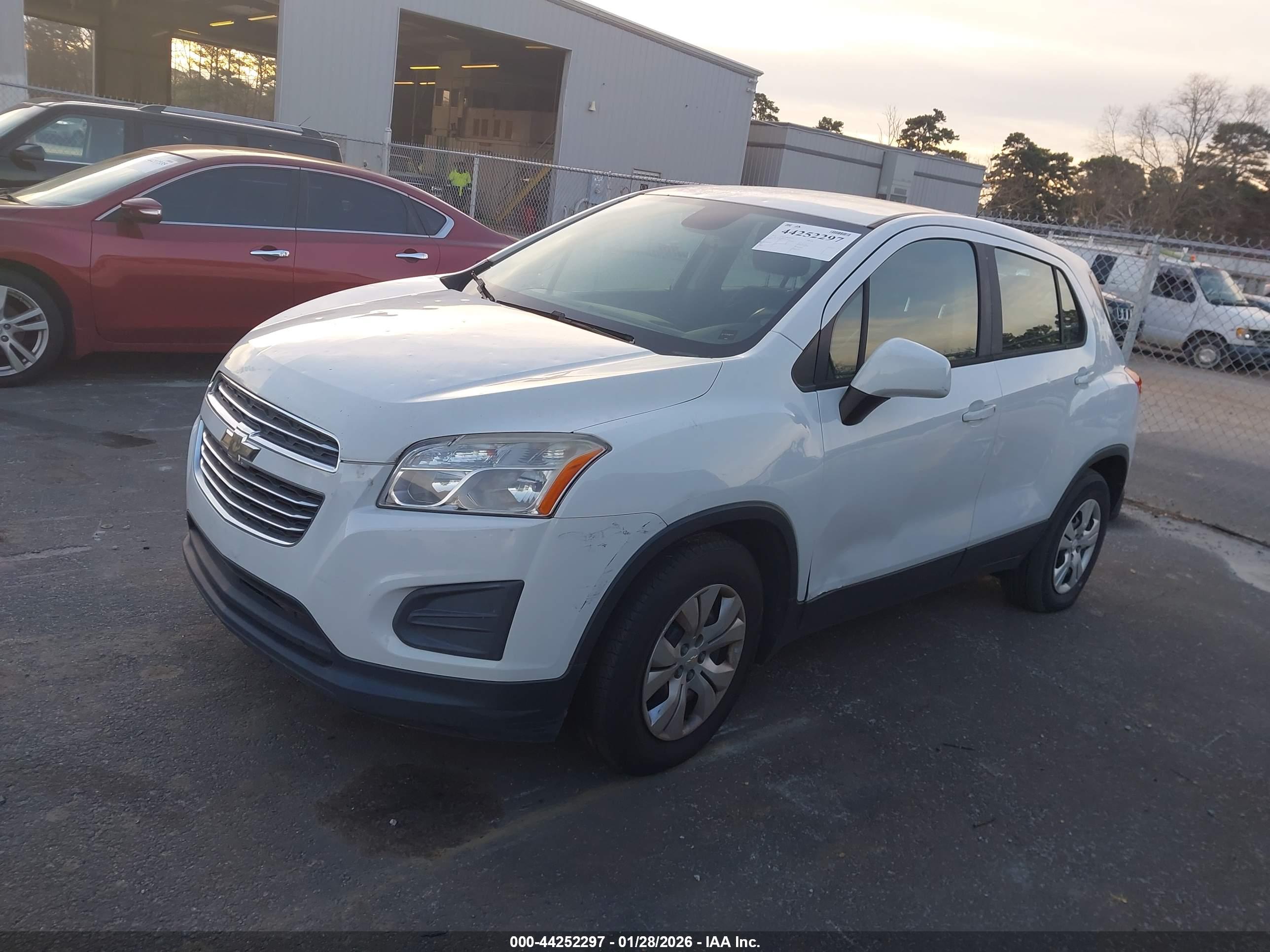 CHEVROLET TRAX image 2