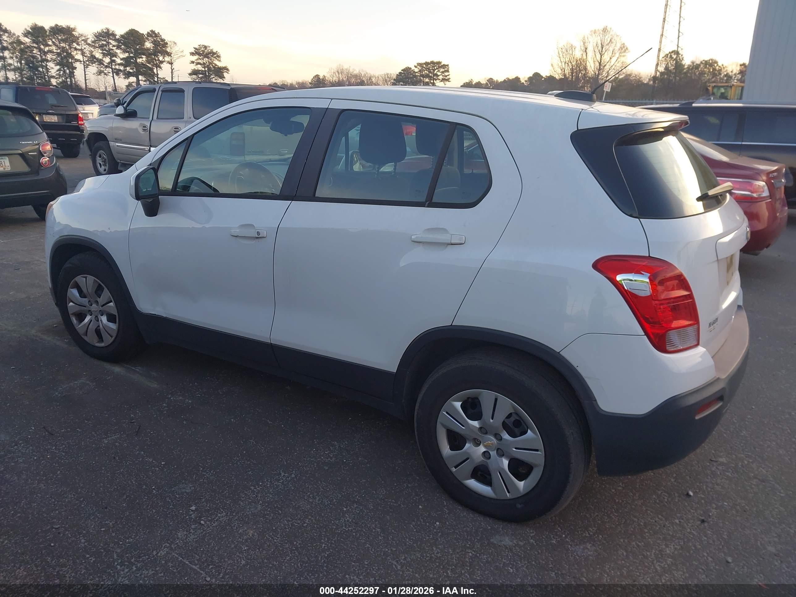 CHEVROLET TRAX image 3