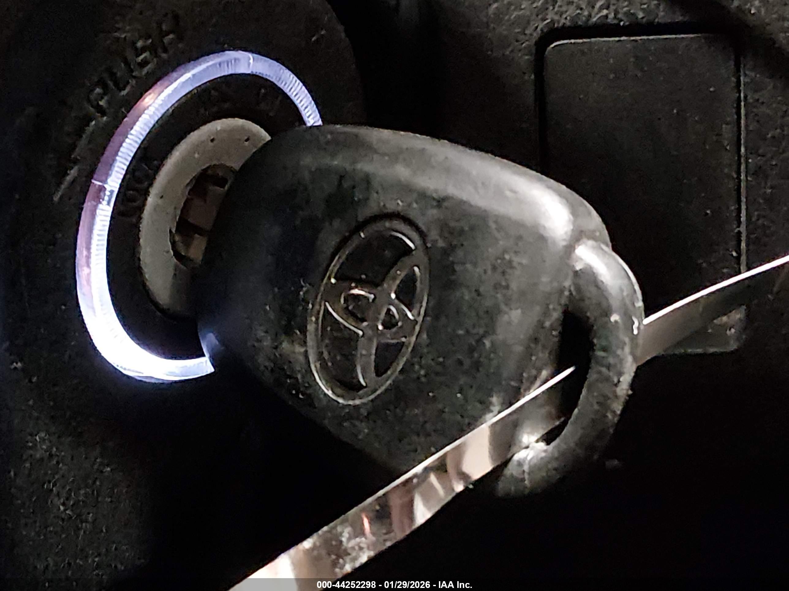 TOYOTA RAV4 image 11