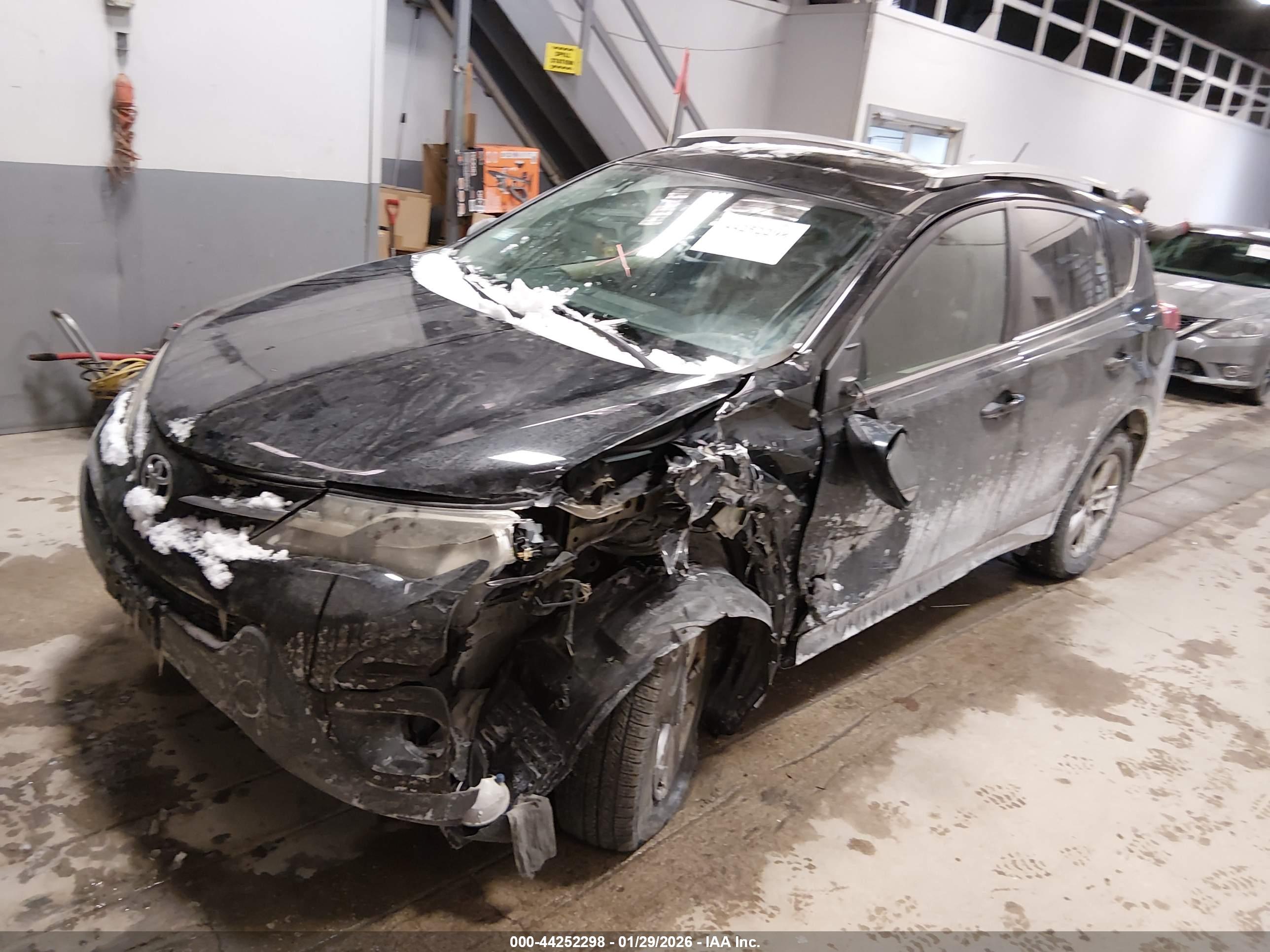 TOYOTA RAV4 image 2