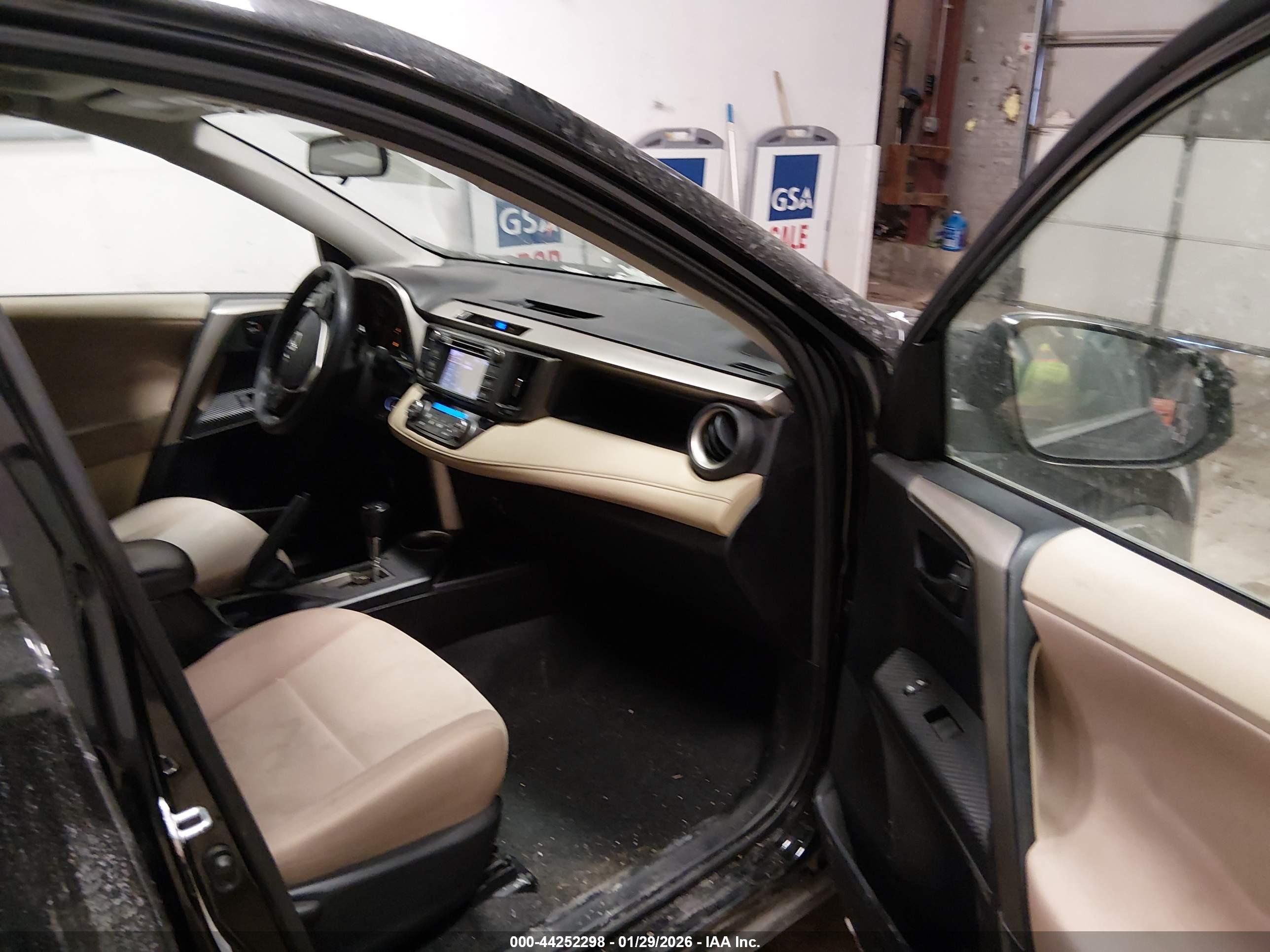 TOYOTA RAV4 image 5