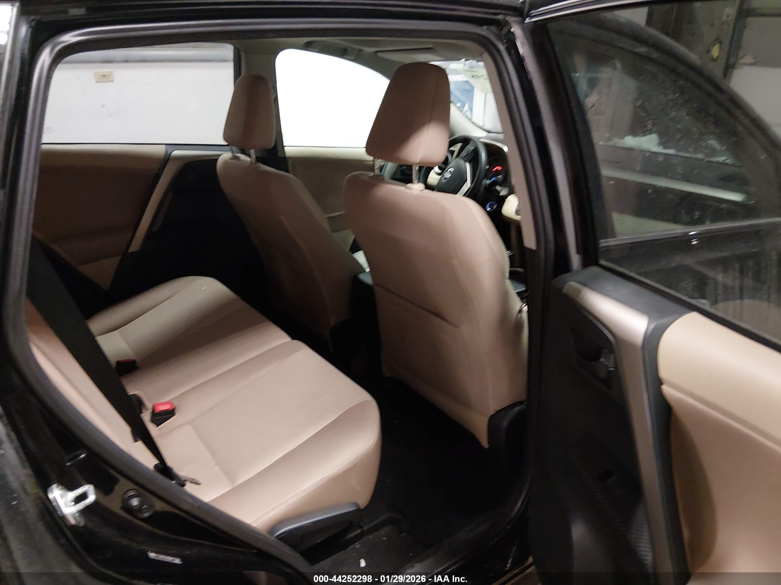 TOYOTA RAV4 image 8