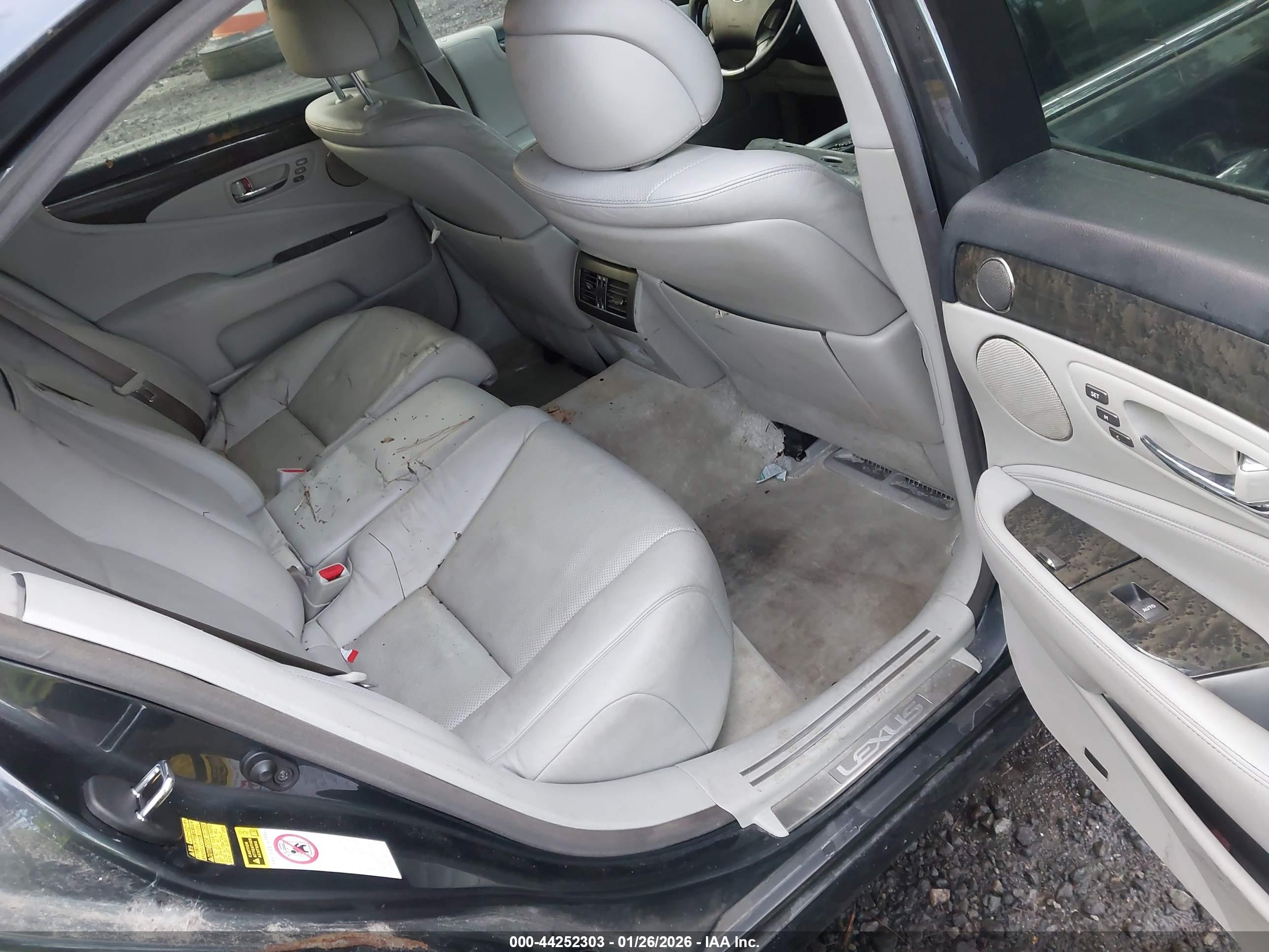 LEXUS LS image 8