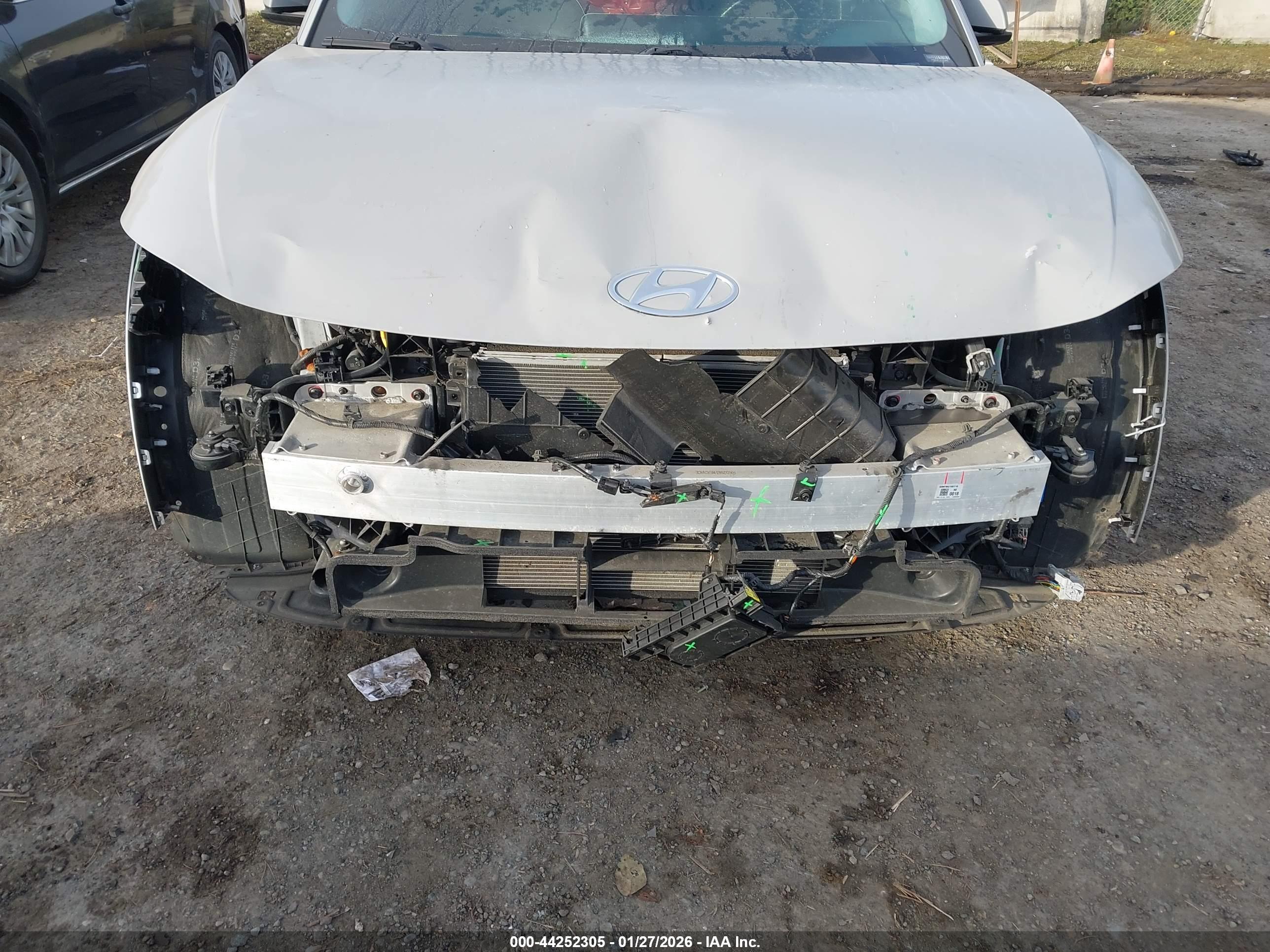 HYUNDAI IONIQ image 6