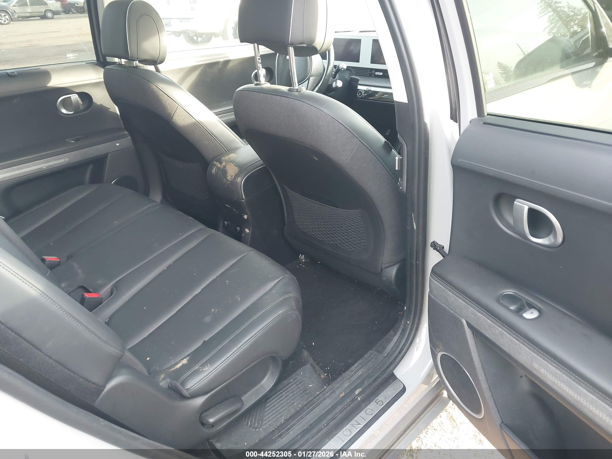 HYUNDAI IONIQ image 8
