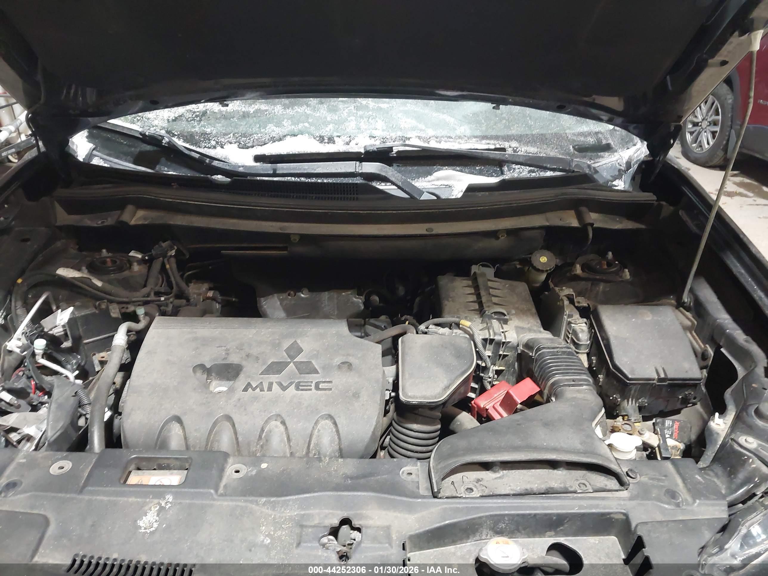 MITSUBISHI OUTLANDER image 10