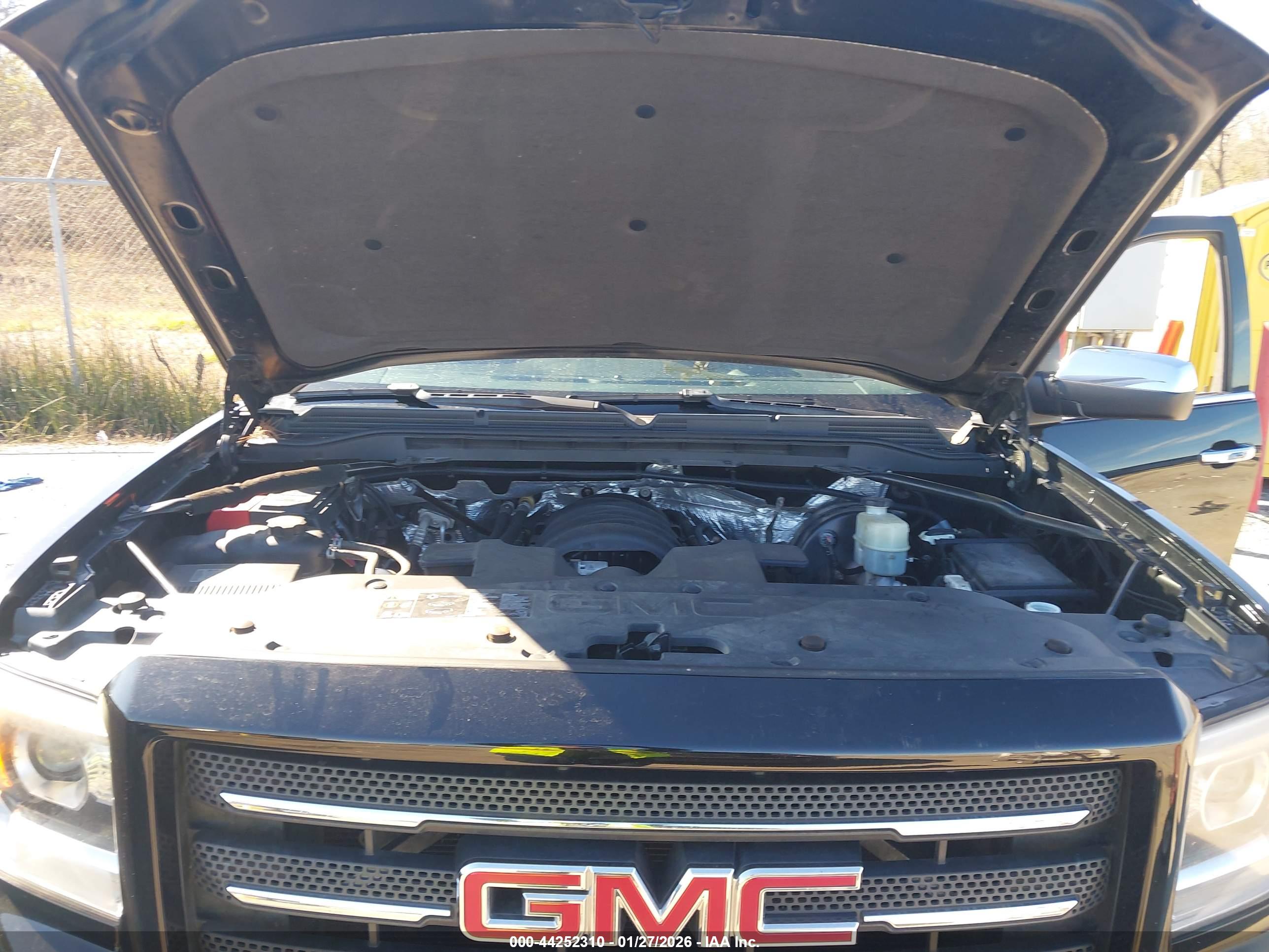 GMC SIERRA image 10