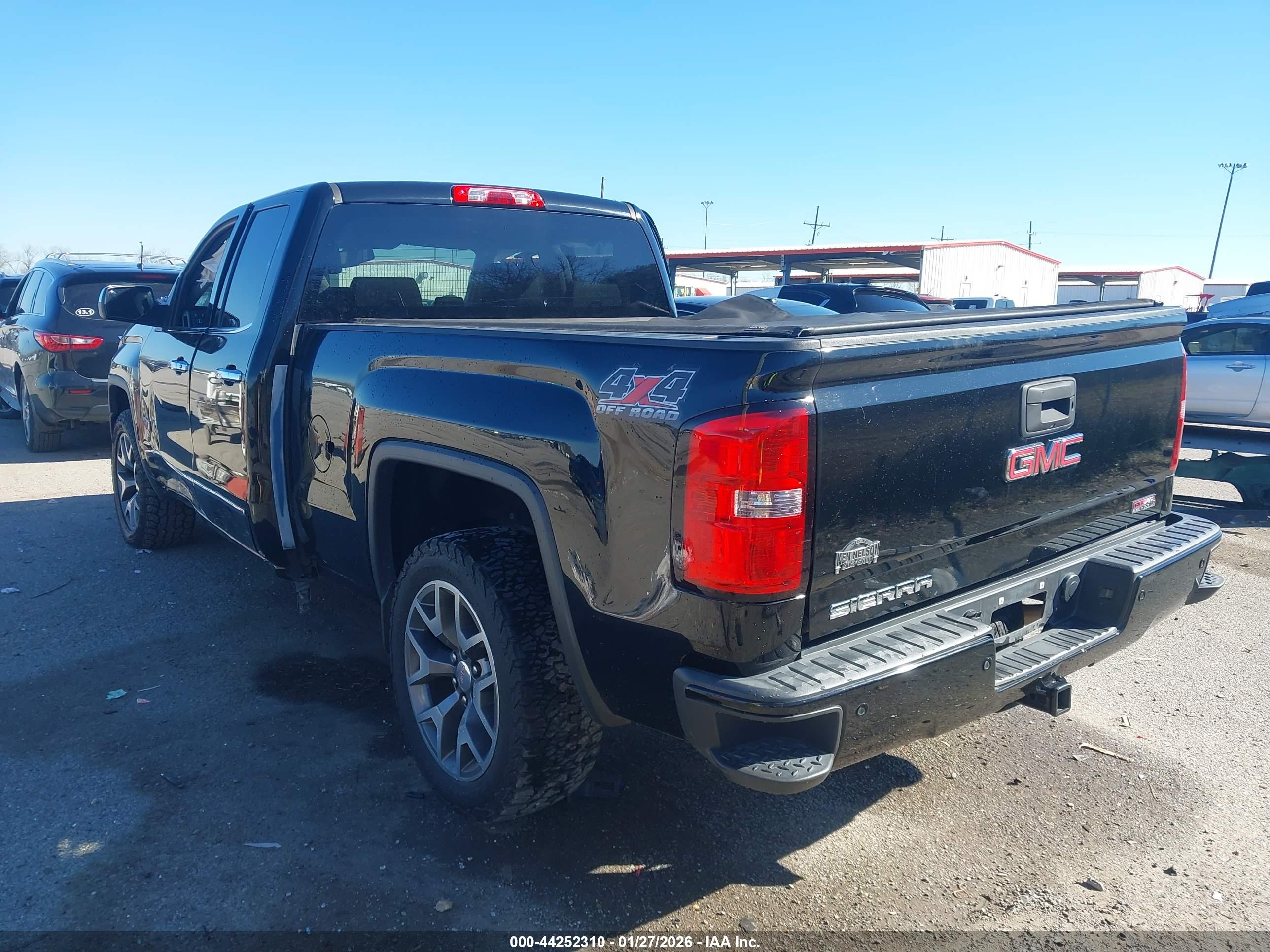 GMC SIERRA image 3