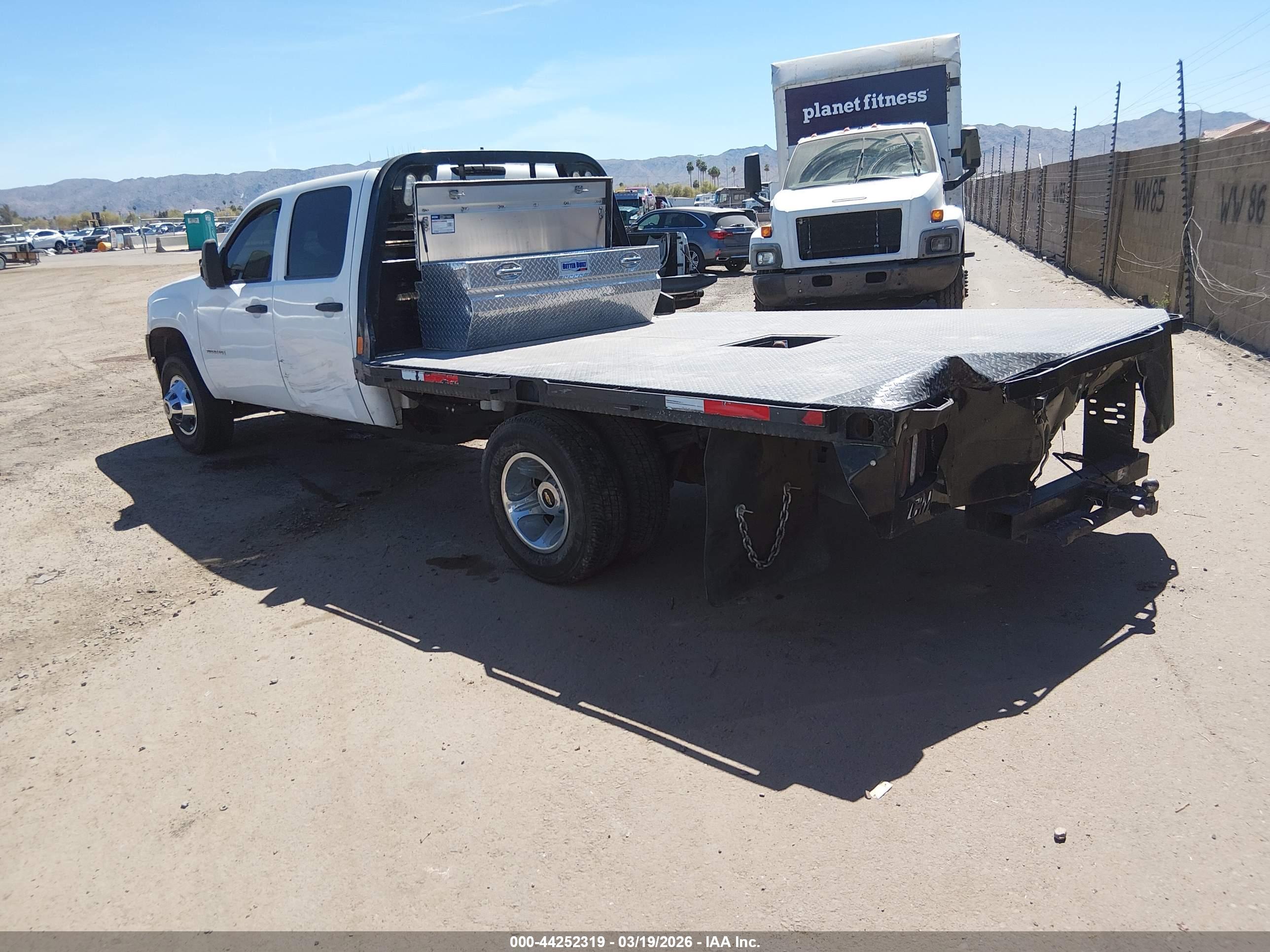 GMC SIERRA image 3