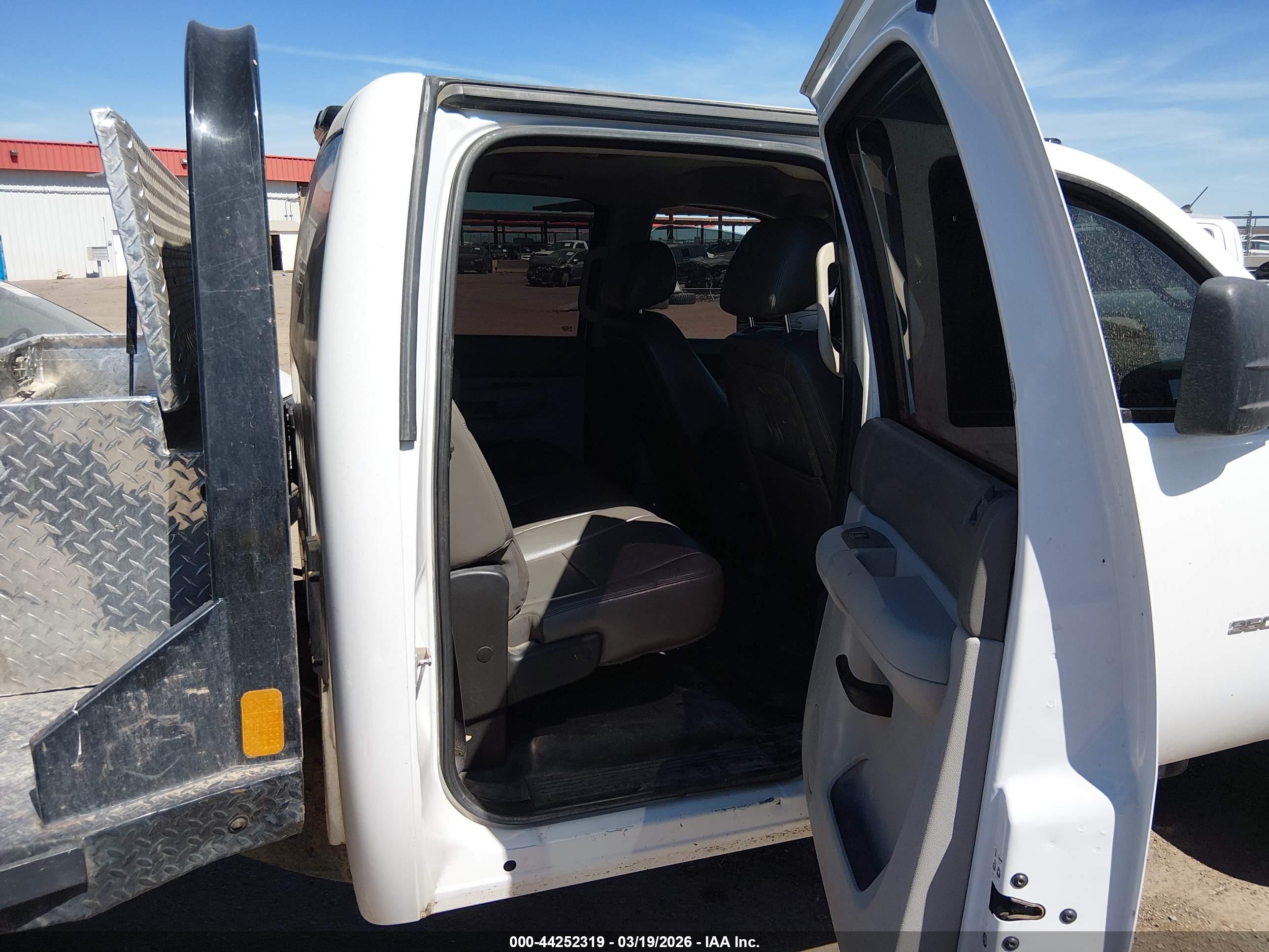 GMC SIERRA image 7