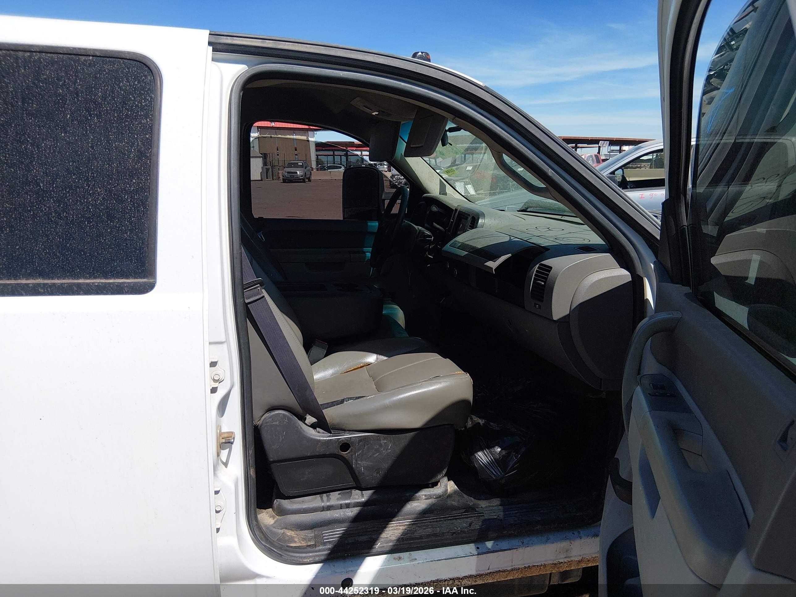 GMC SIERRA image 8