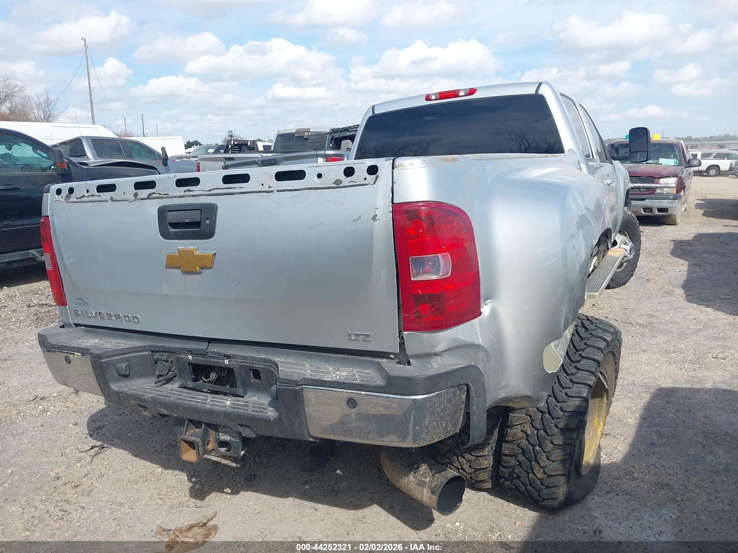 CHEVROLET SILVERADO image 4