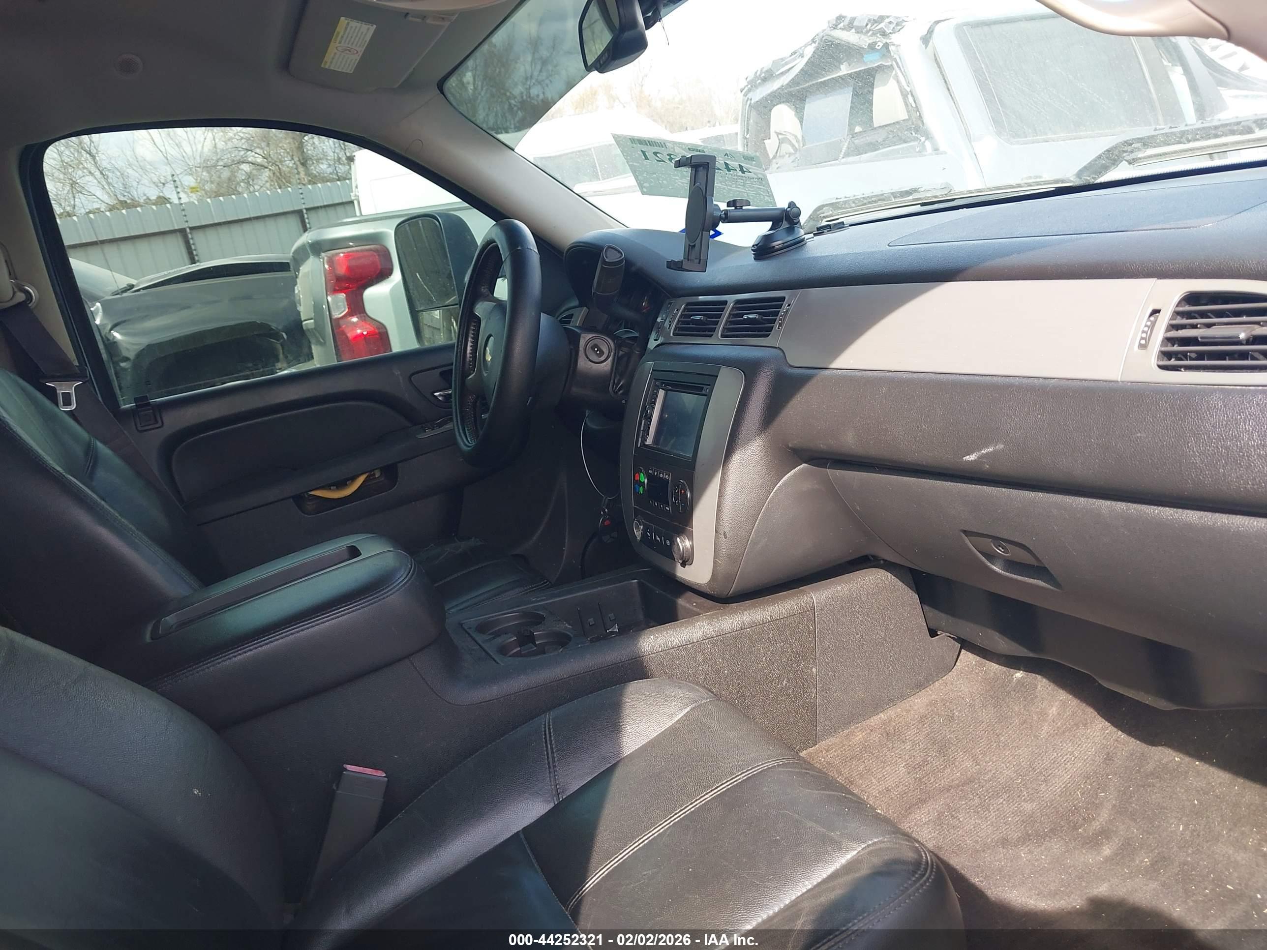 CHEVROLET SILVERADO image 5