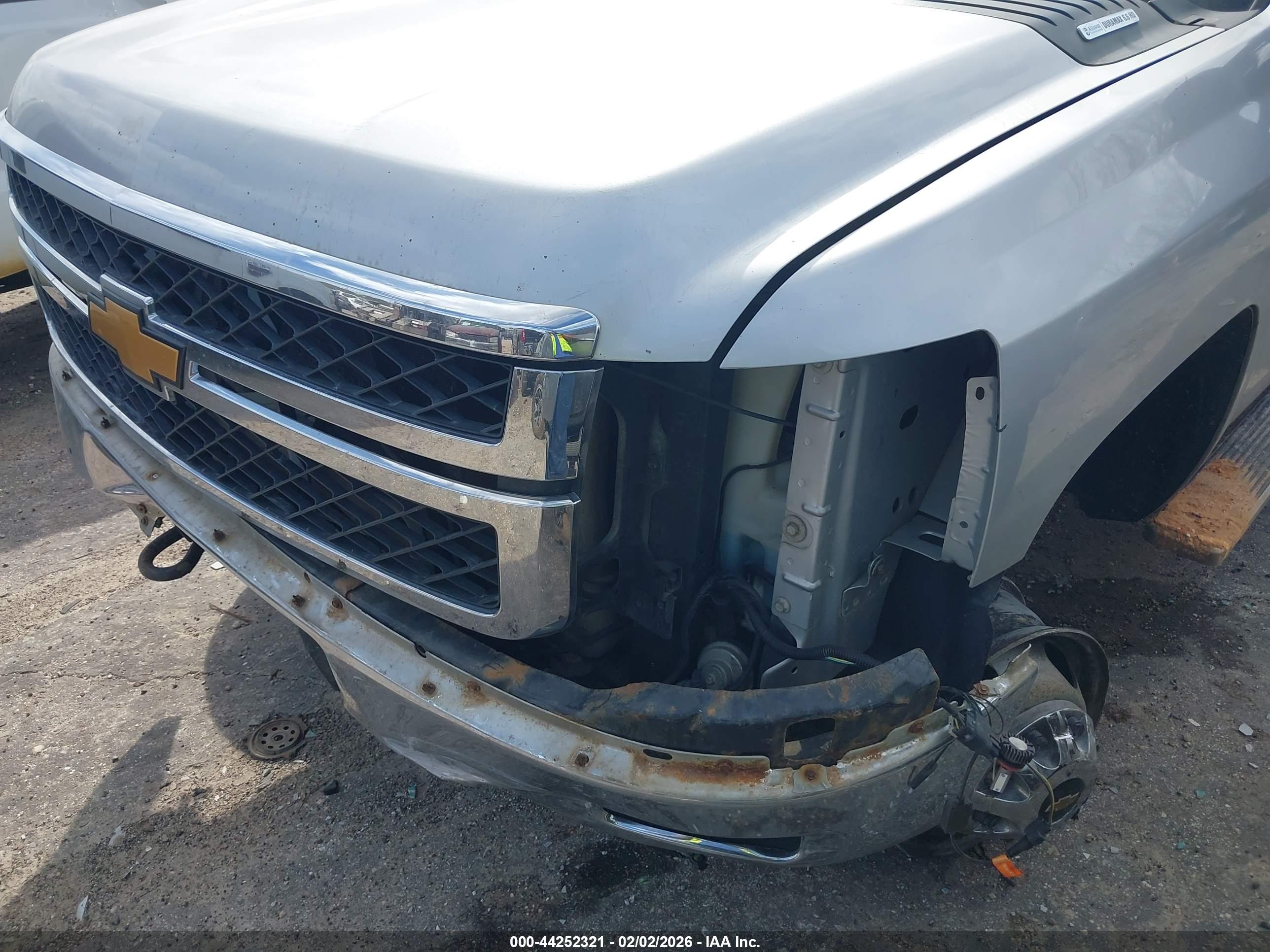 CHEVROLET SILVERADO image 6