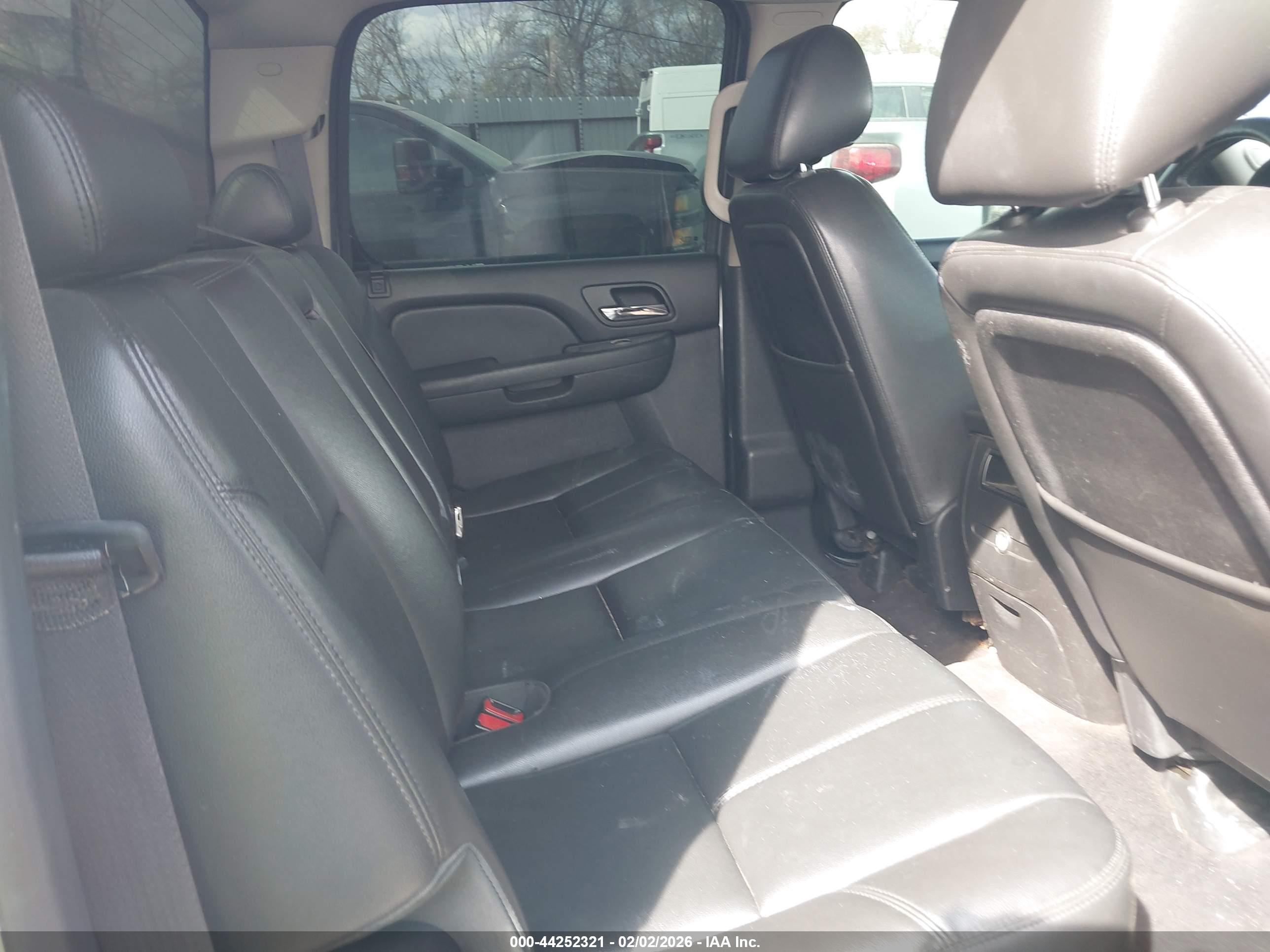 CHEVROLET SILVERADO image 8