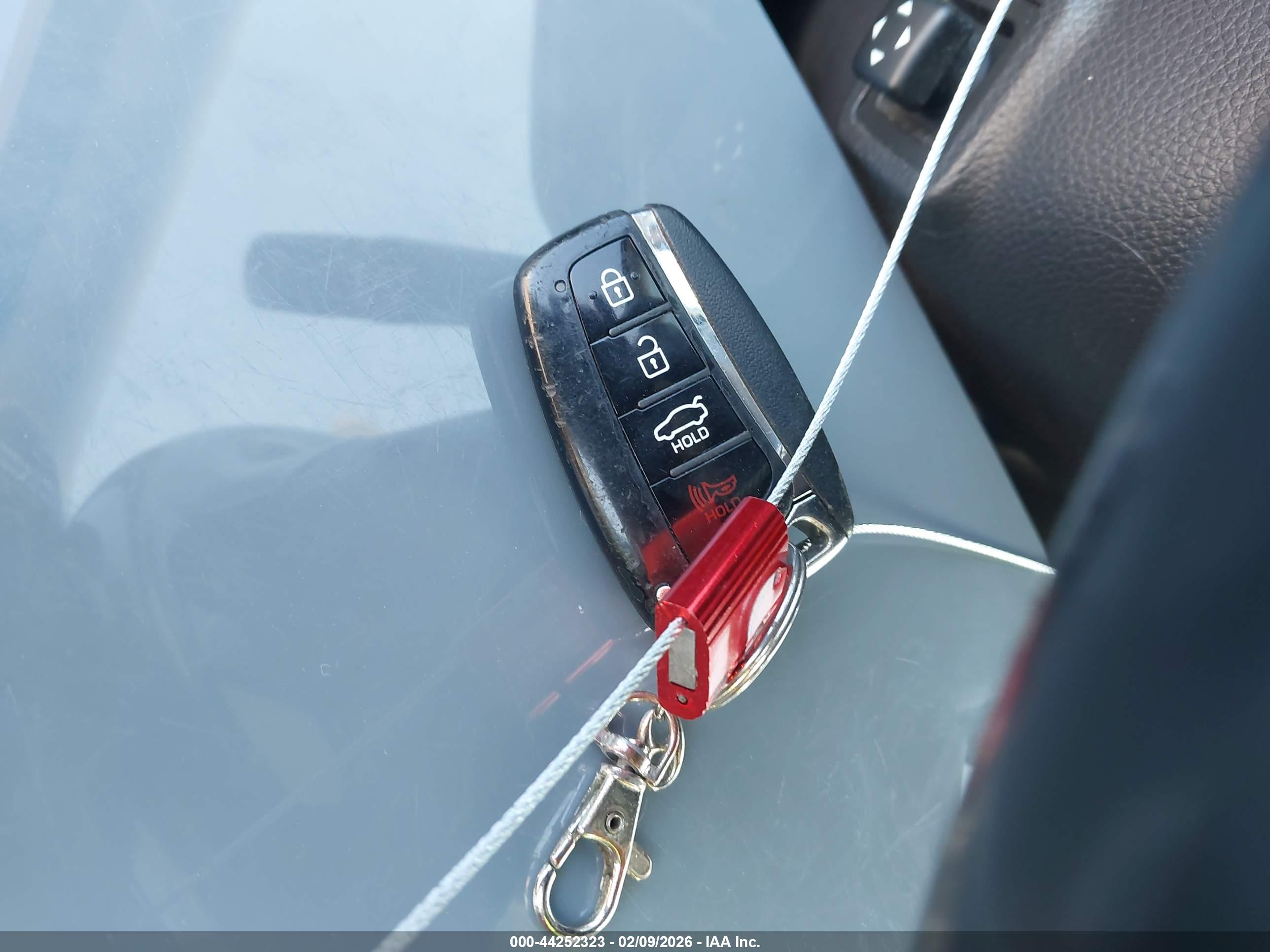 HYUNDAI AZERA image 11