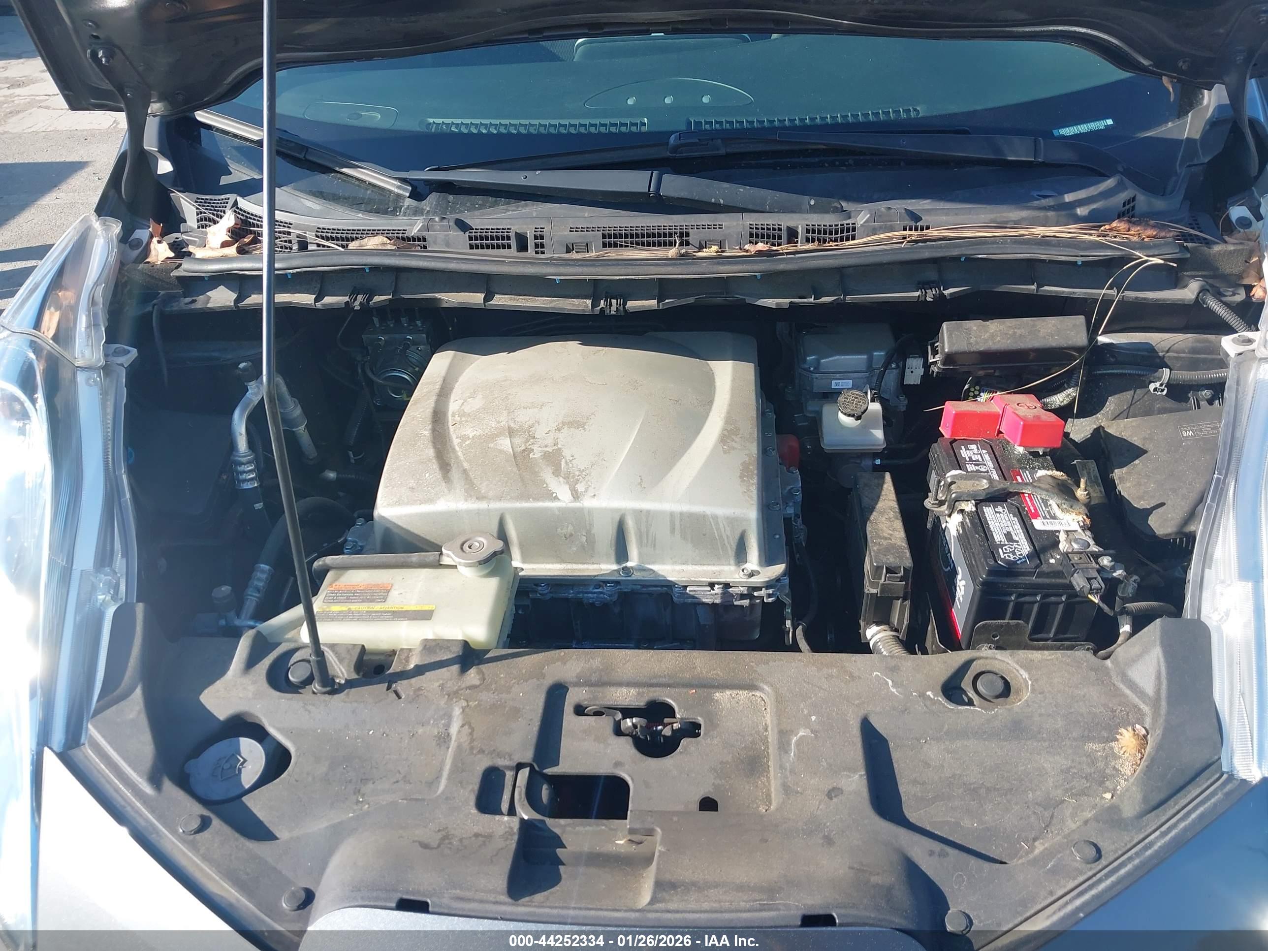 NISSAN LEAF image 10