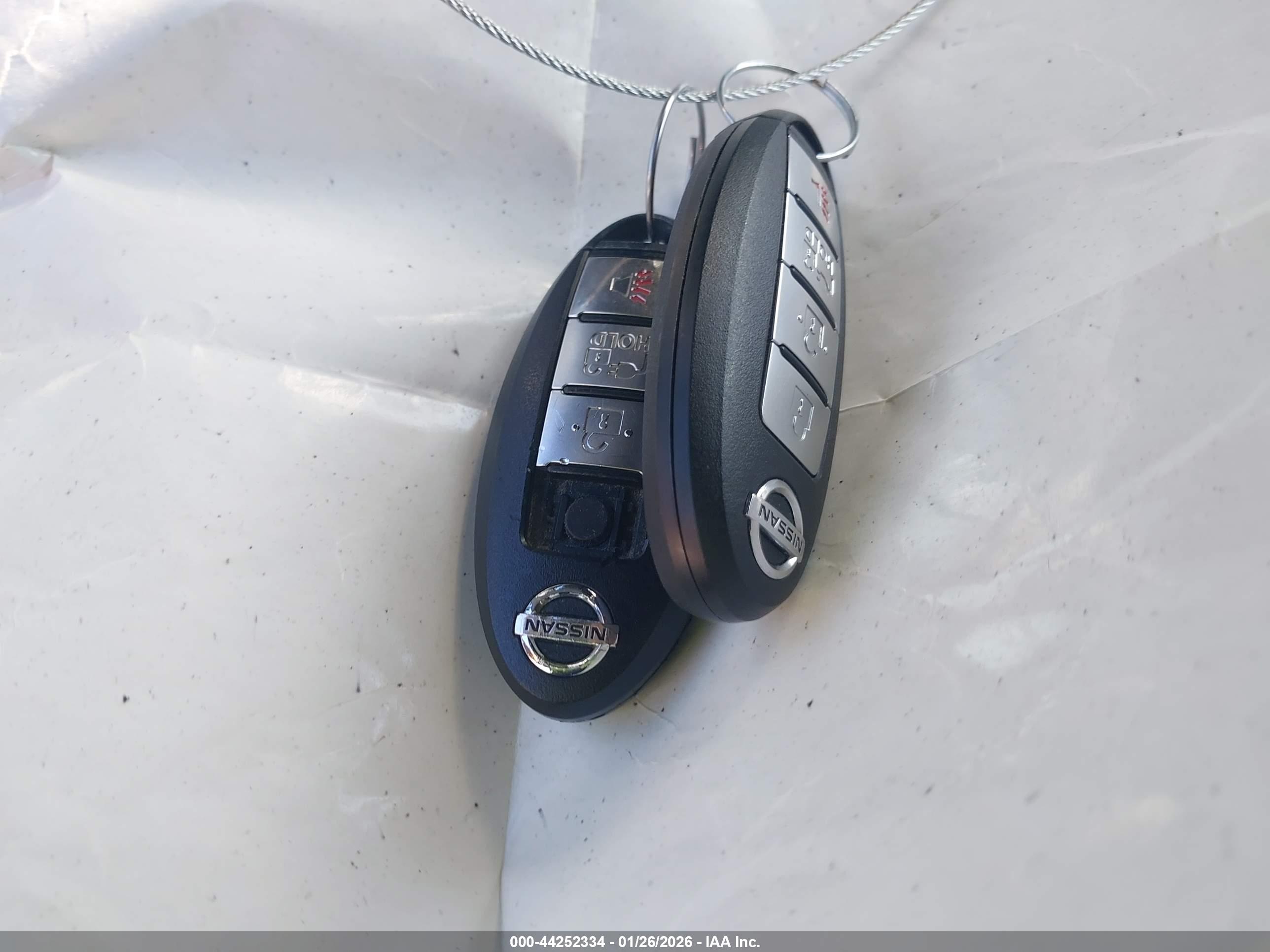 NISSAN LEAF image 11