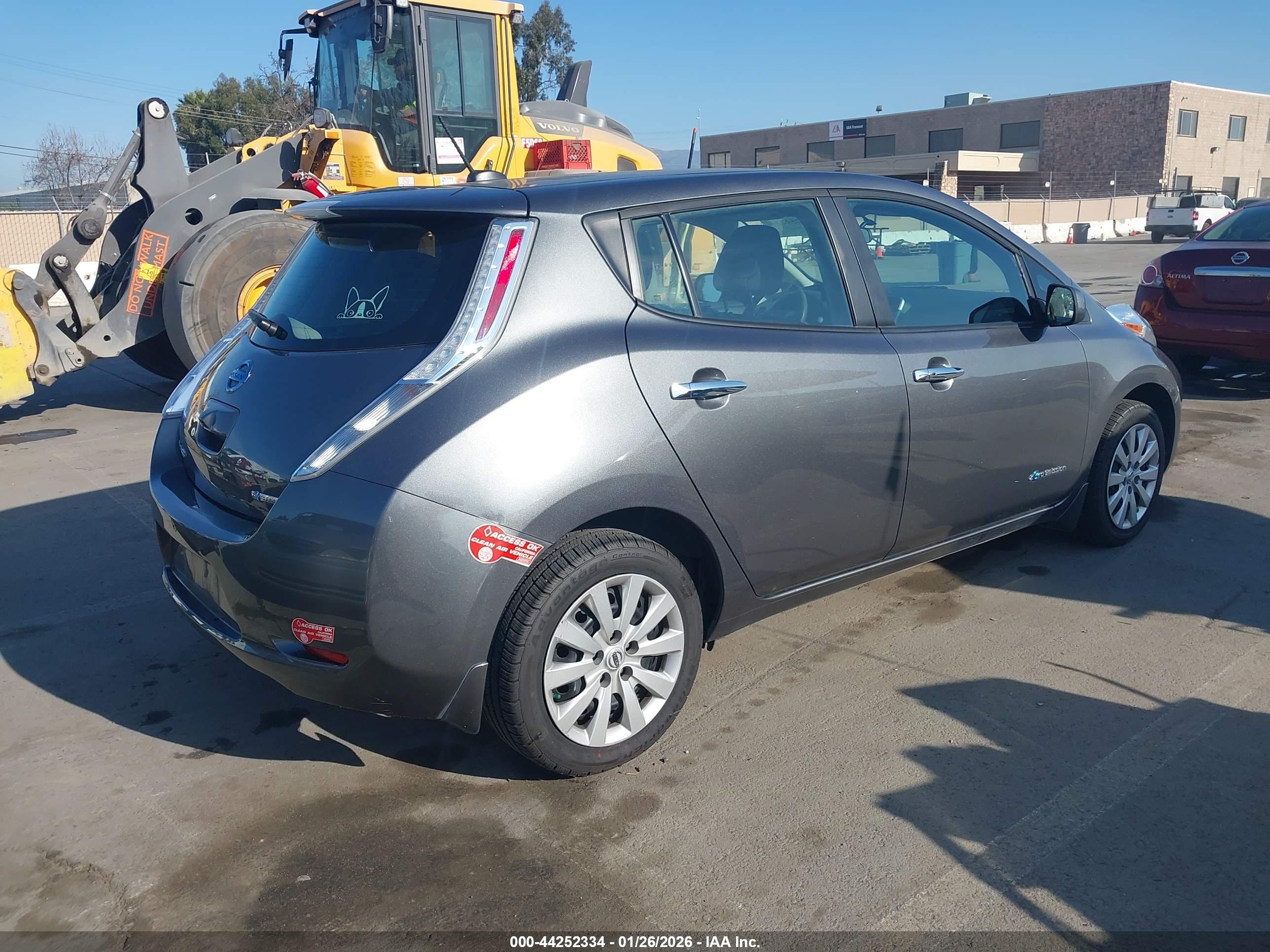 NISSAN LEAF image 4