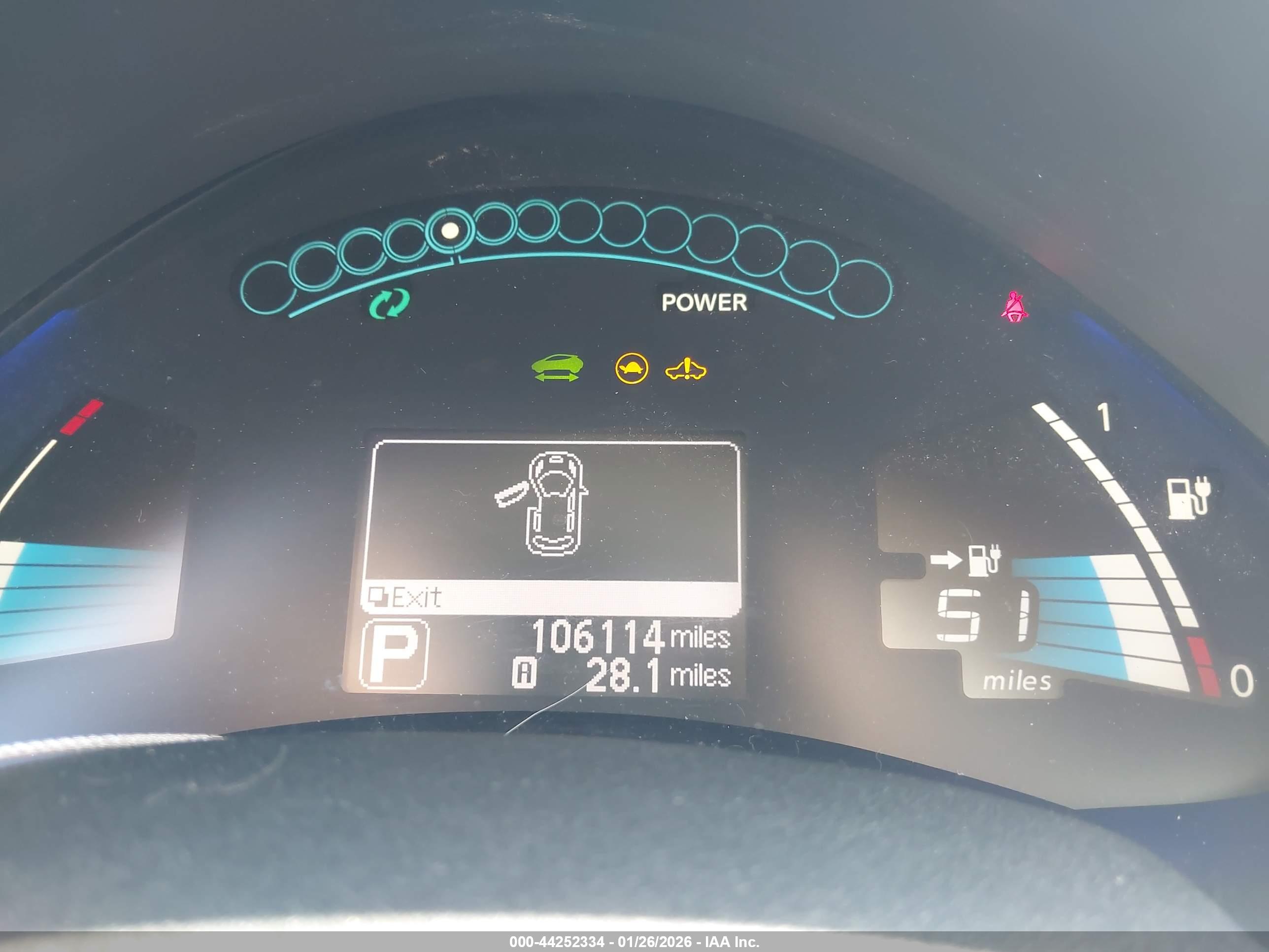 NISSAN LEAF image 7