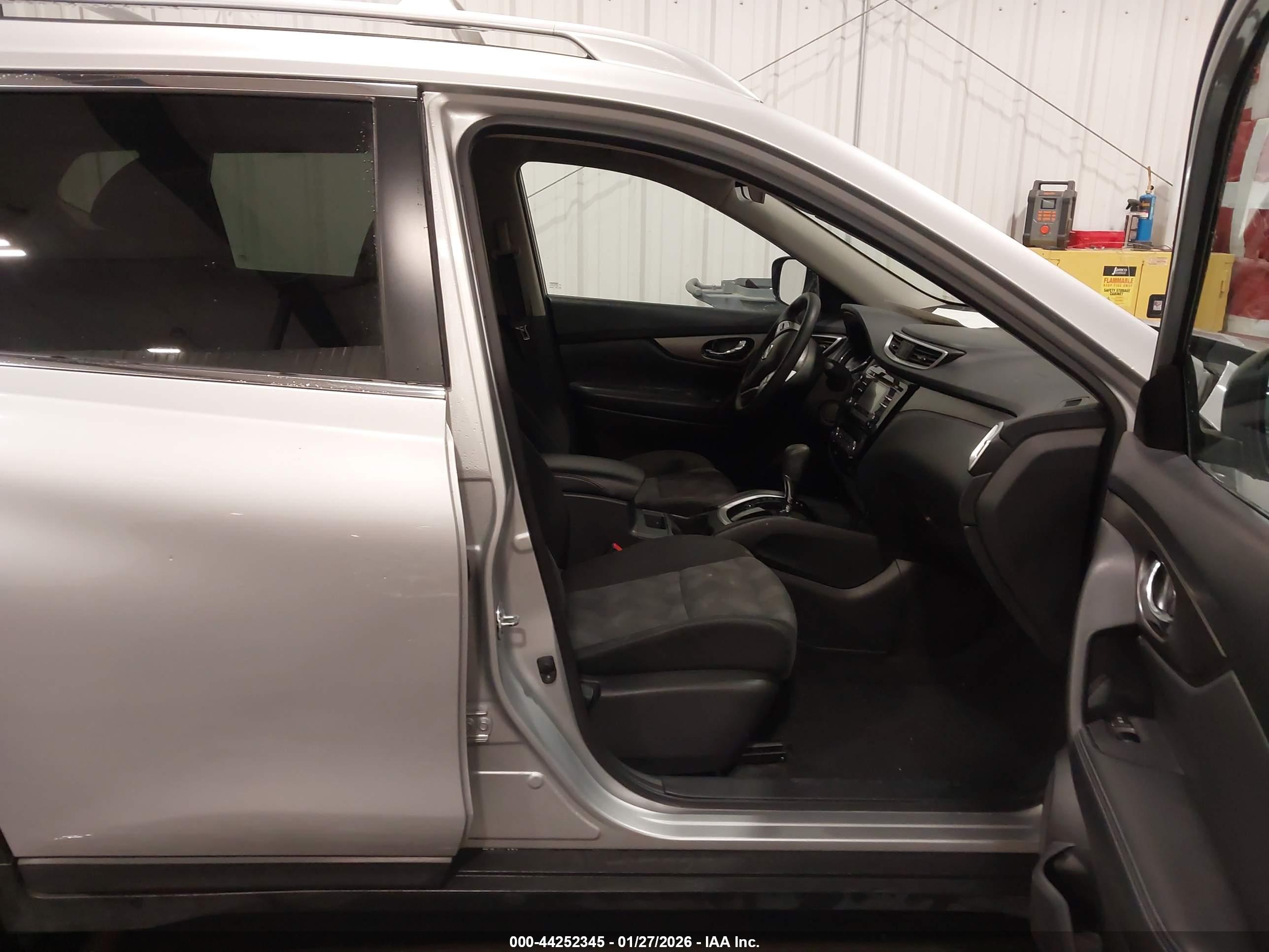 NISSAN ROGUE image 5