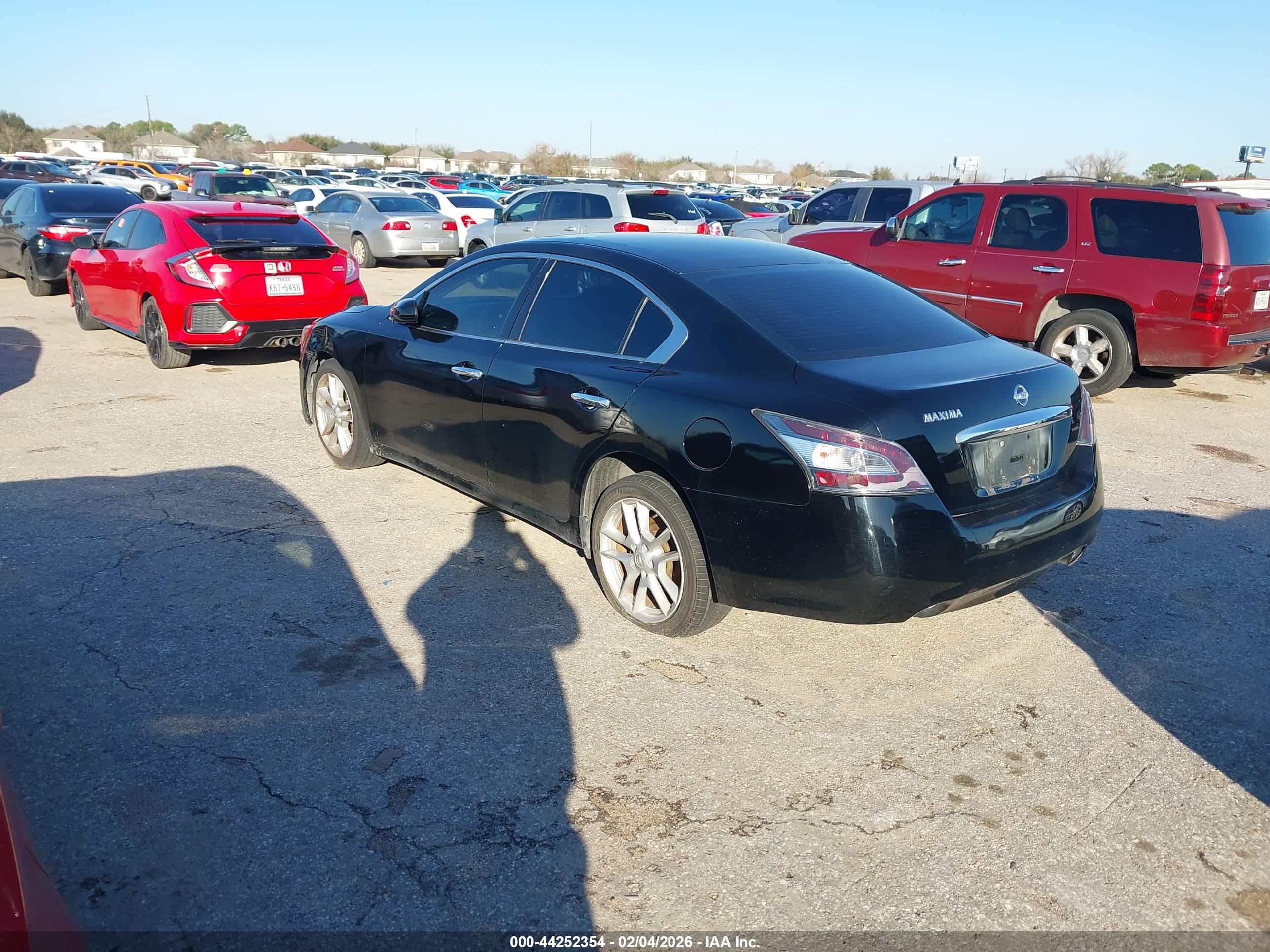 NISSAN MAXIMA image 3