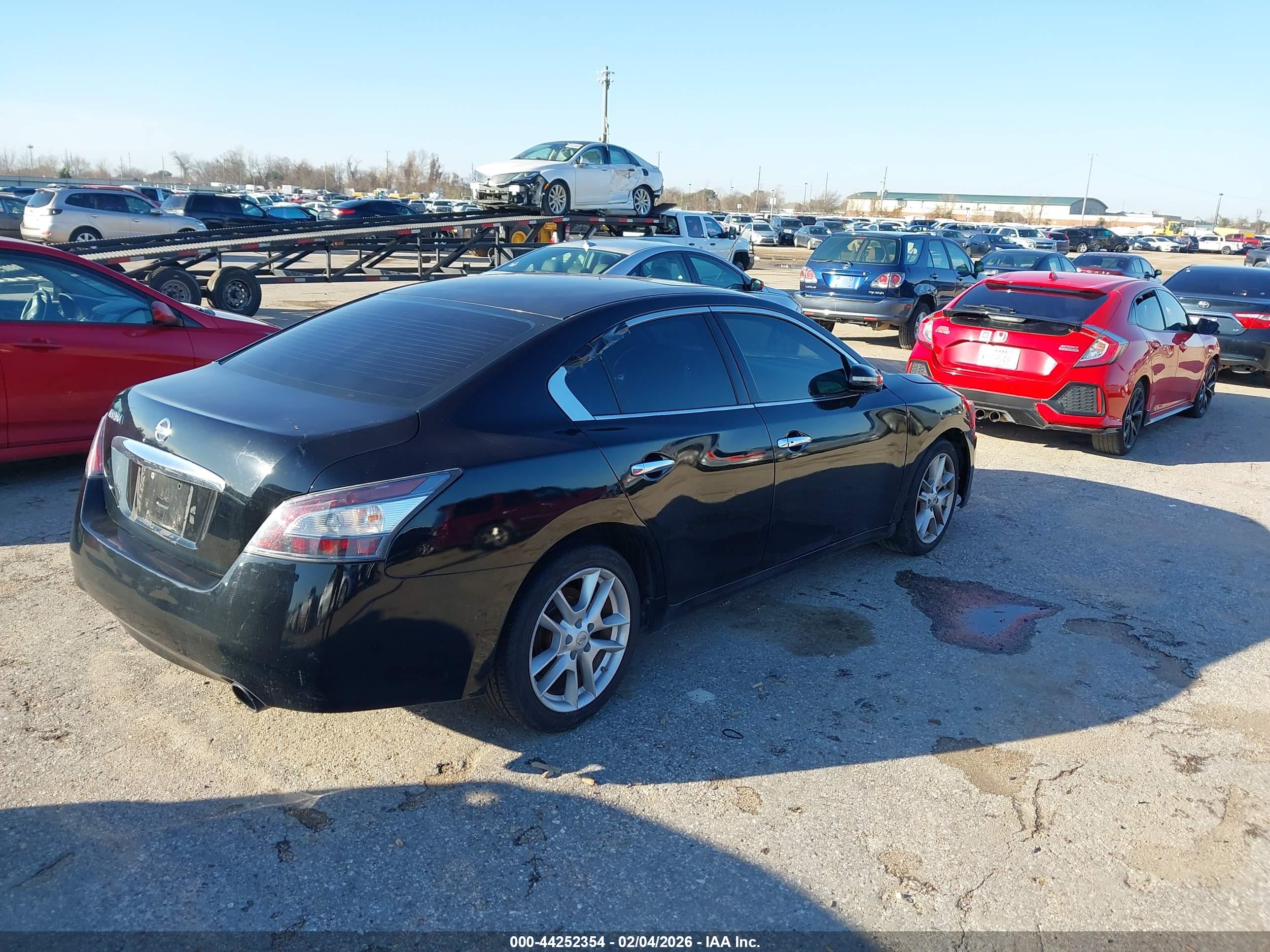 NISSAN MAXIMA image 4